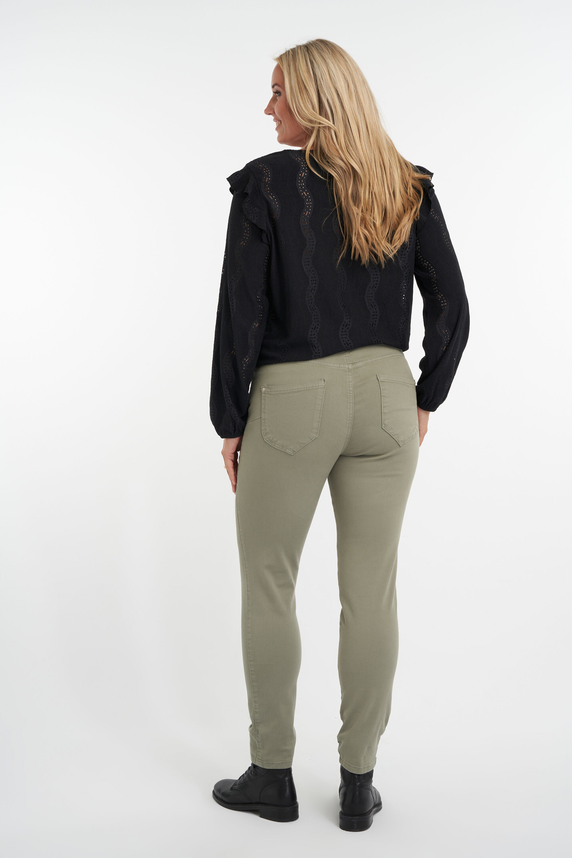 Slim-Fit-Jeans  image number 3