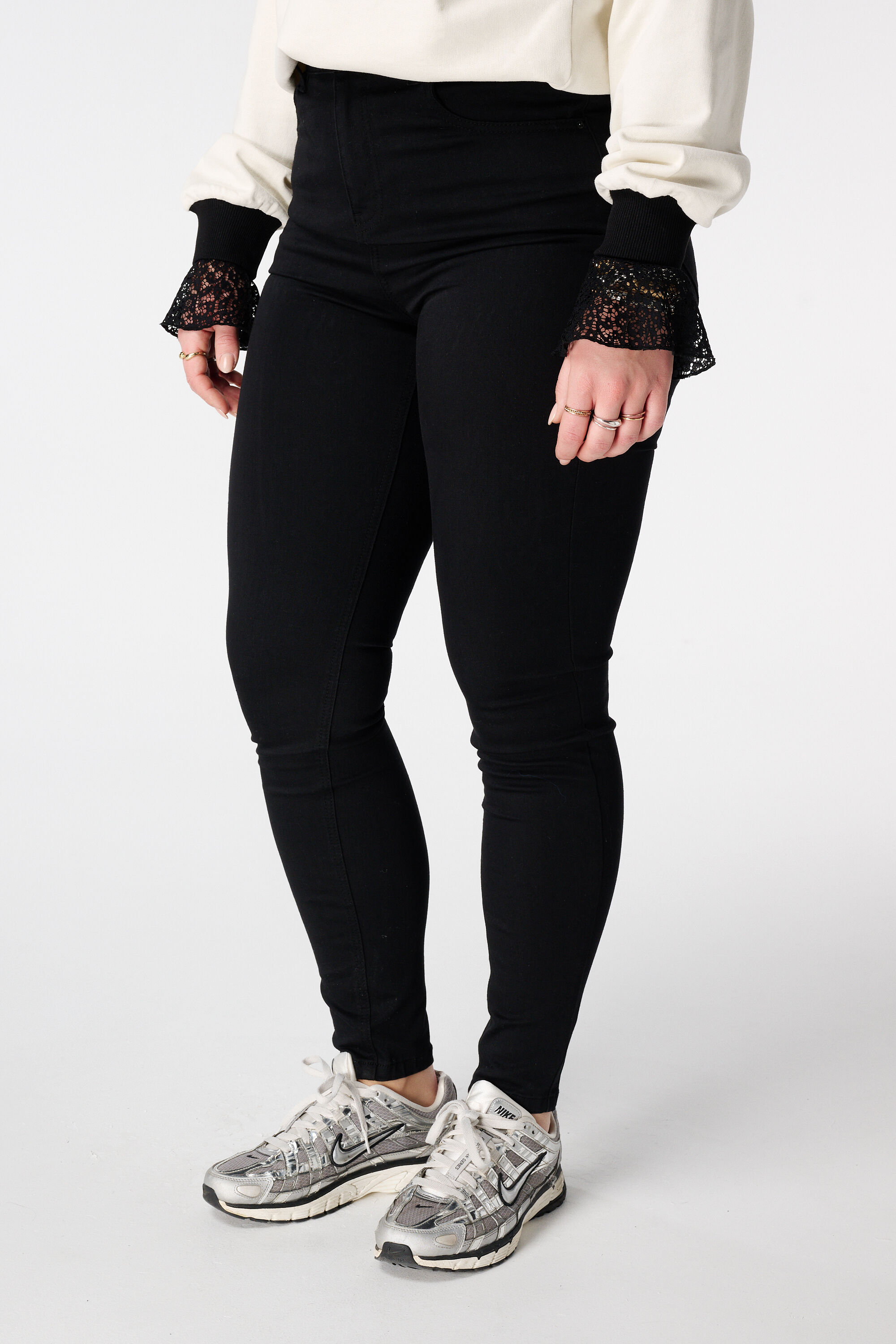 Skinny-Jeans mit hoher Taille CHERRY image number 5