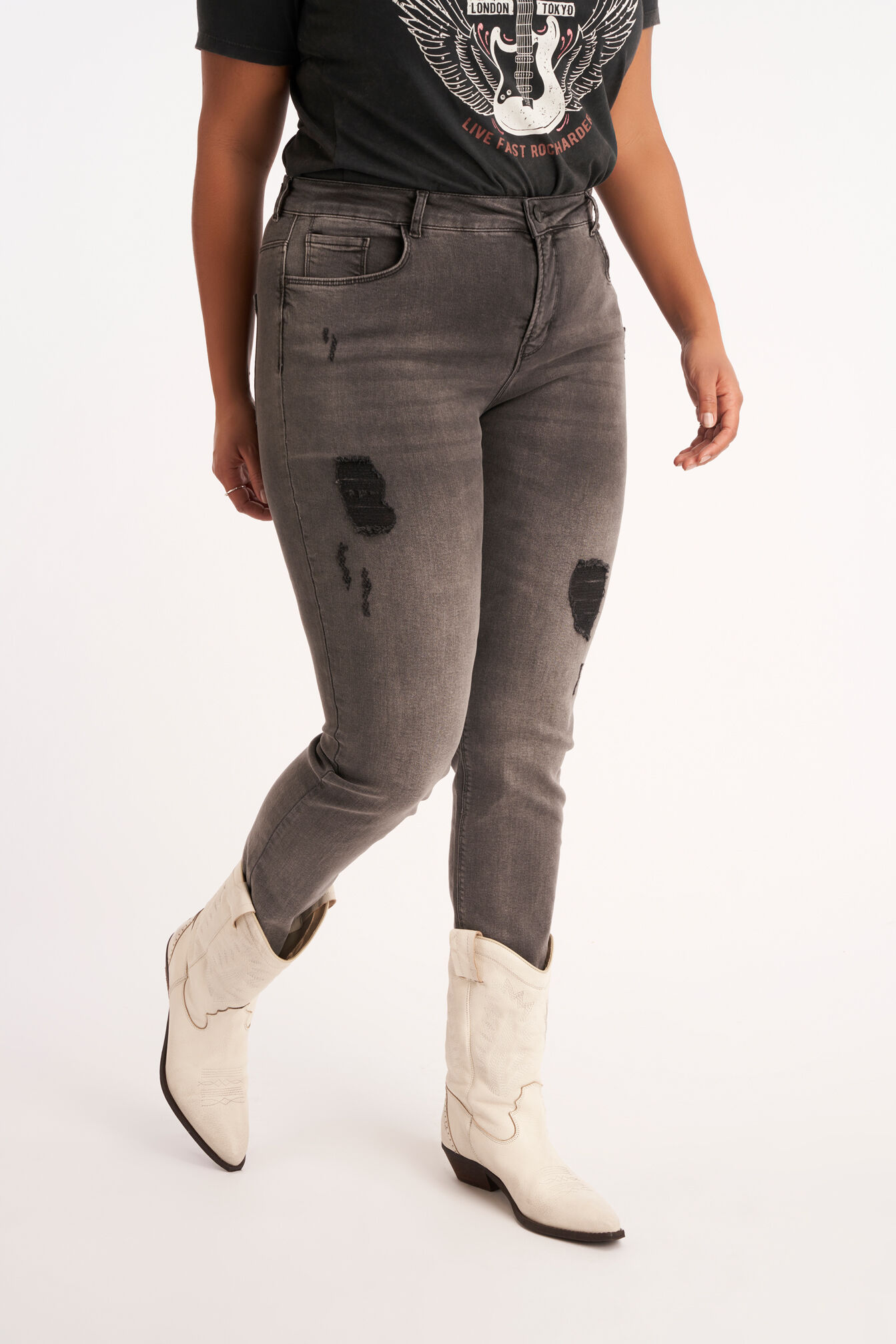 Jeans mit Used-Look image number 4