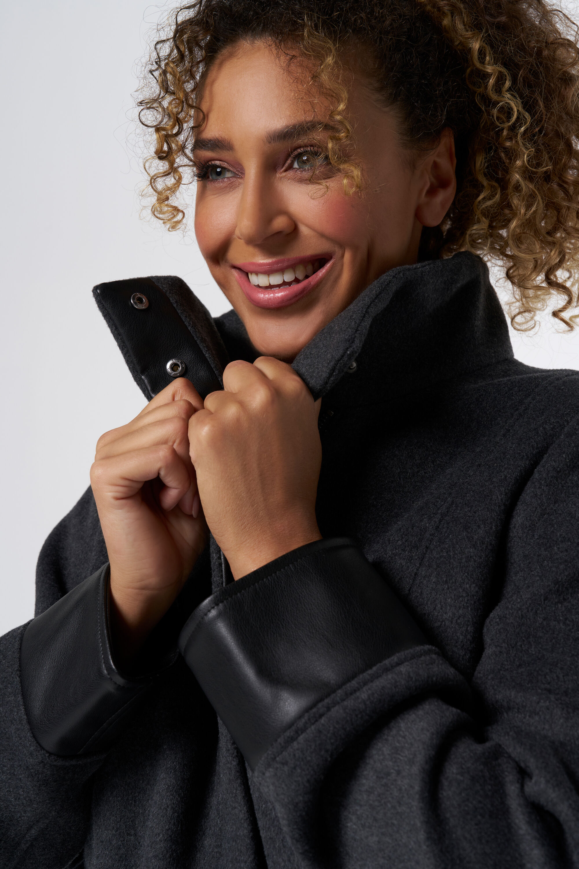 Jacke mit G&uuml;rtel image number 4