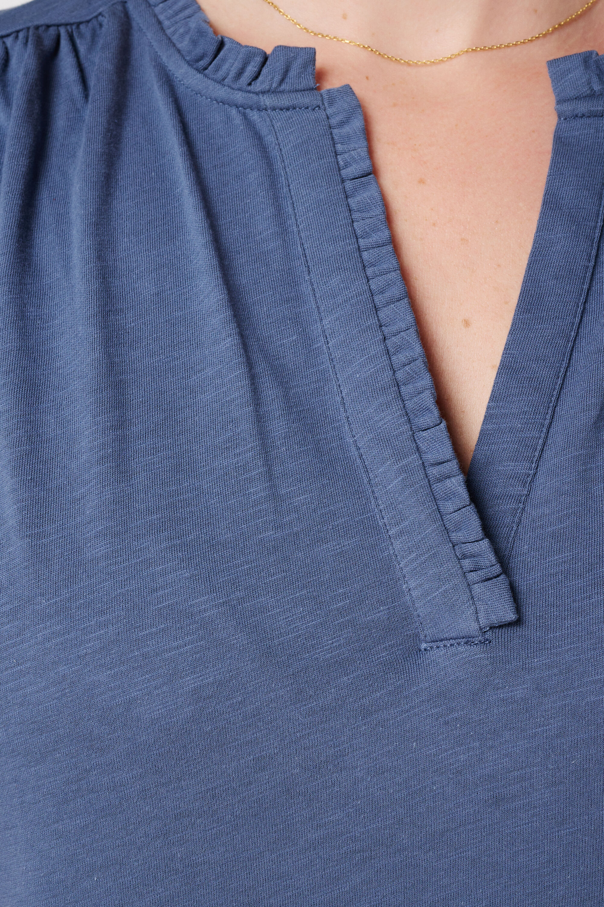 Oberteil mit V-Ausschnitt und R&uuml;schen image number 6