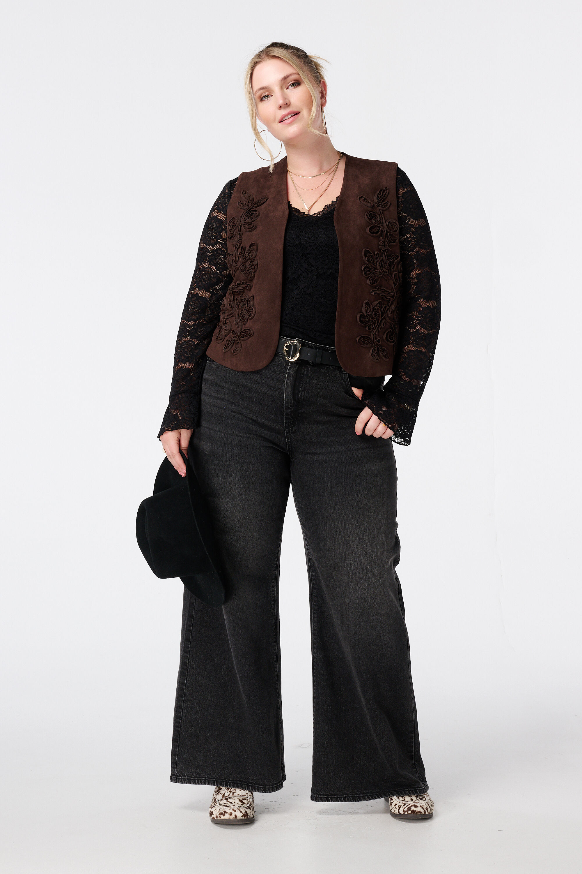 Weste in Wildlederoptik mit Stickerei image number 5