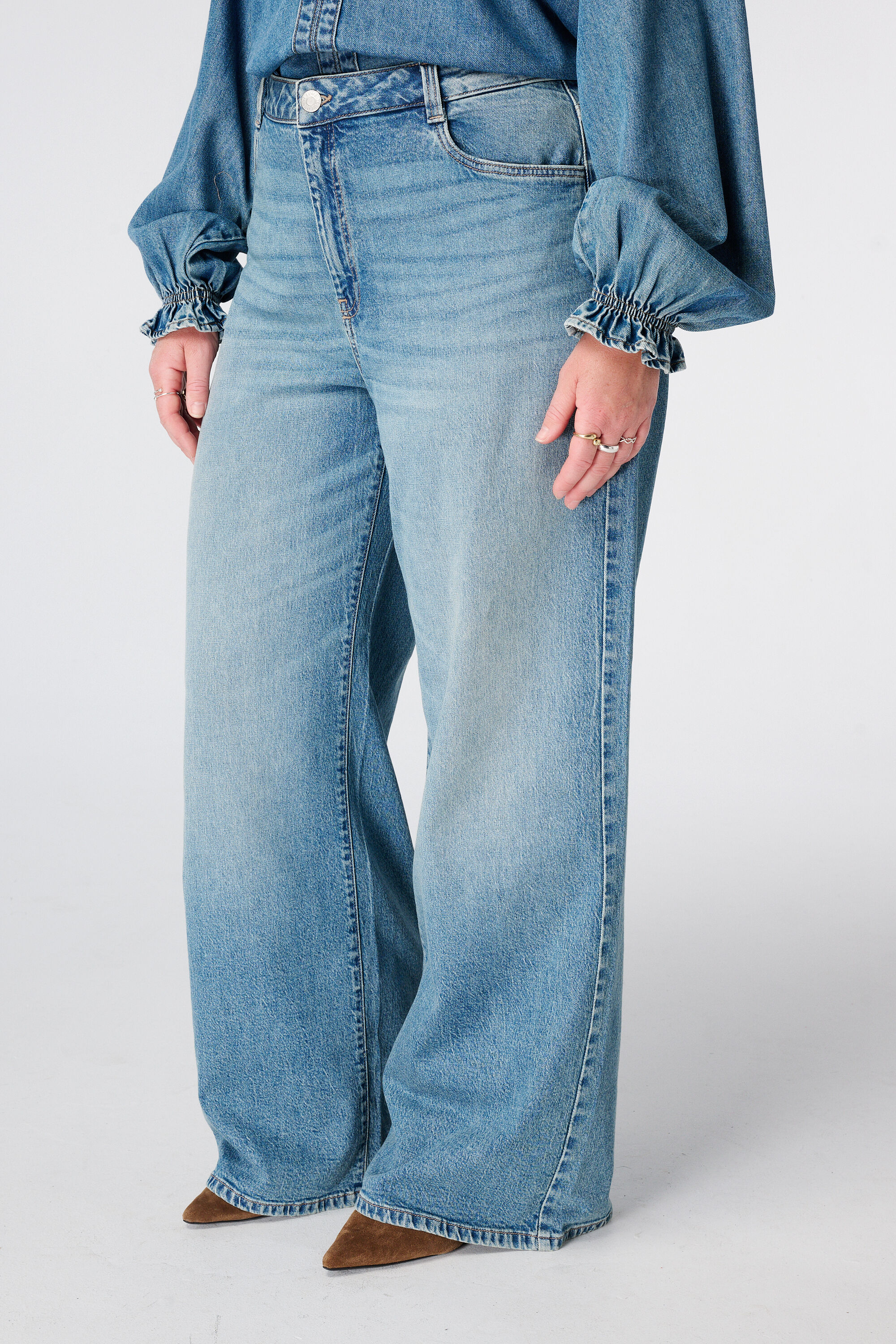 Weite Jeans mit hoher Taille image number 5