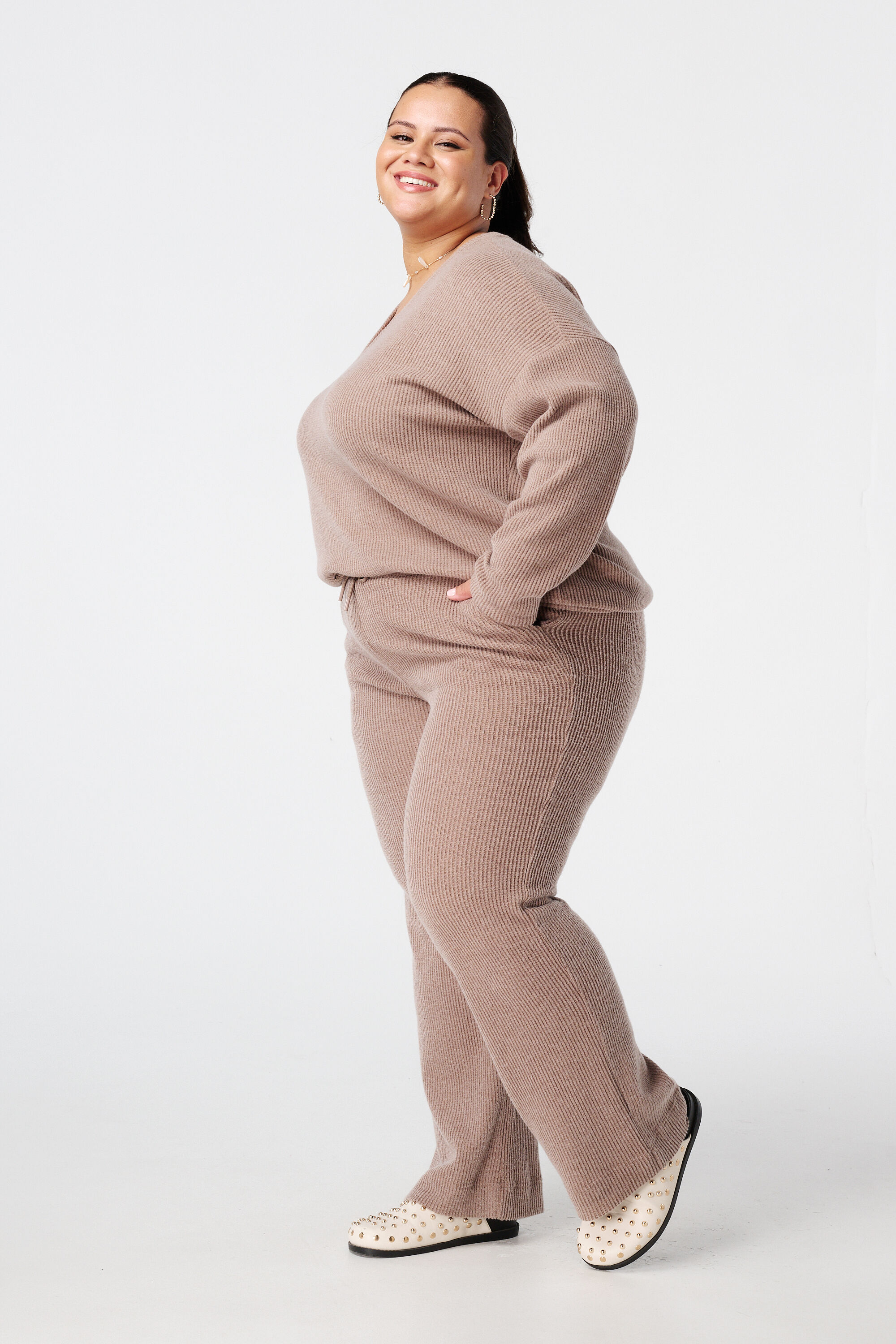 Fein gestrickter Pullover image number 5