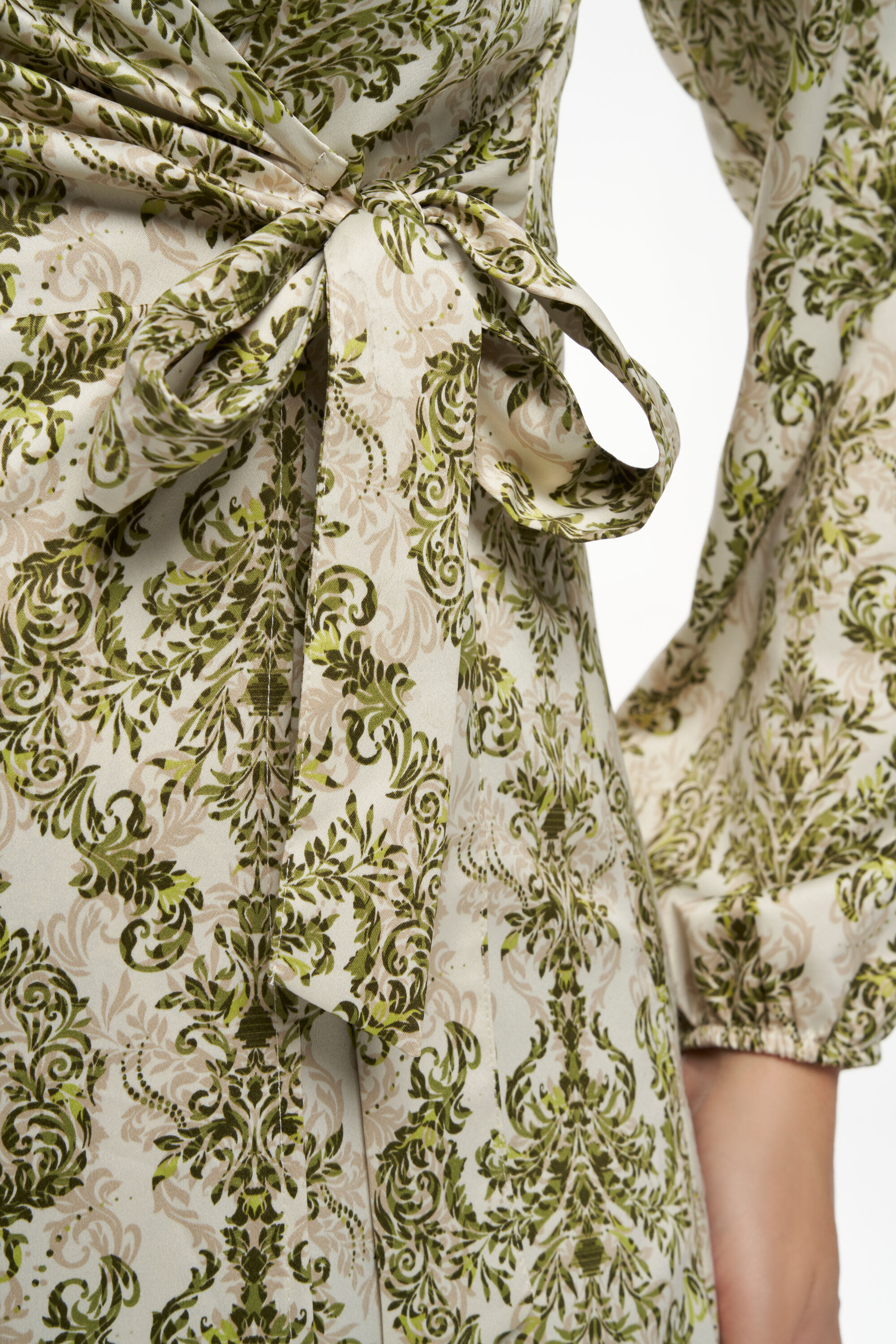 Midi-Kleid mit Satinoptik und Muster image number 4