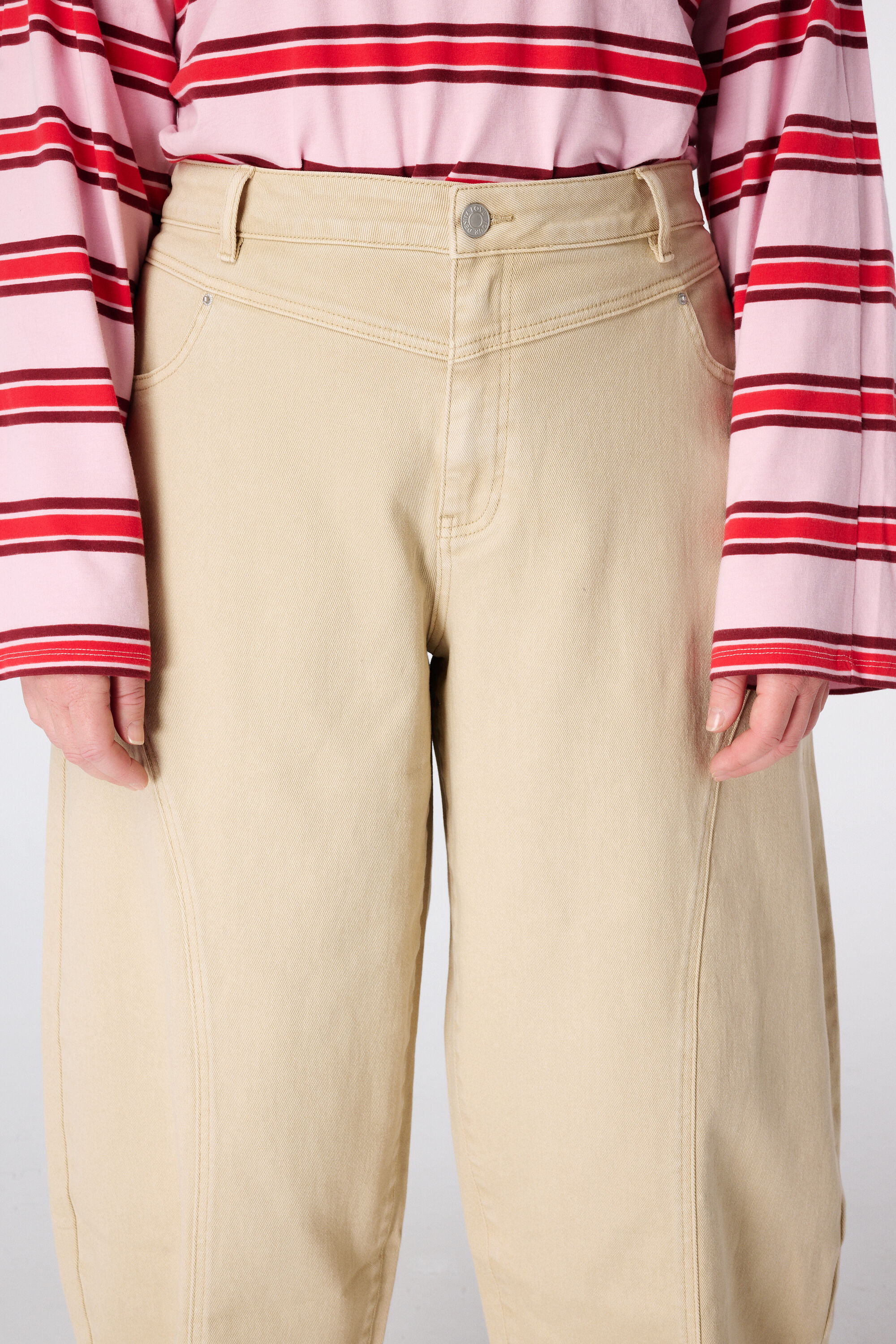 Barrel Jeans image number 4