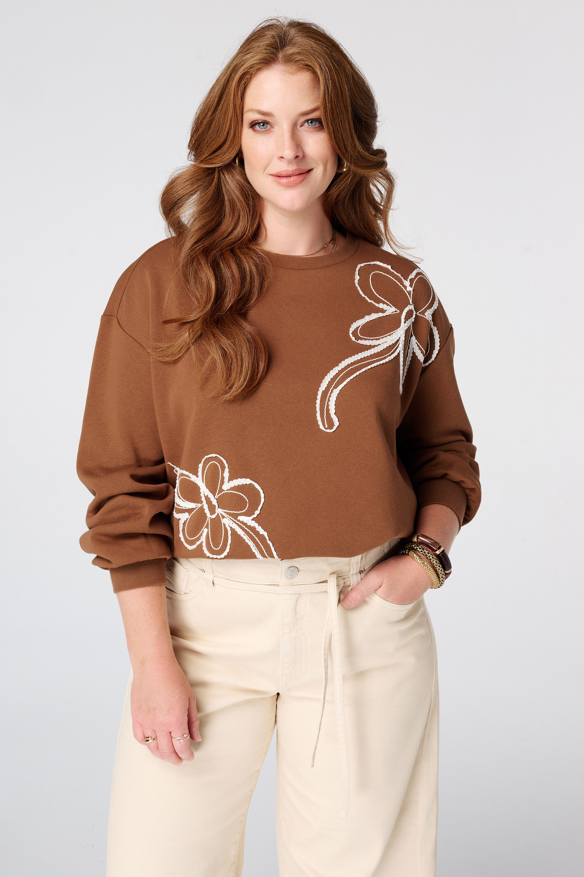 Sweatshirt mit Stickerei image number 0