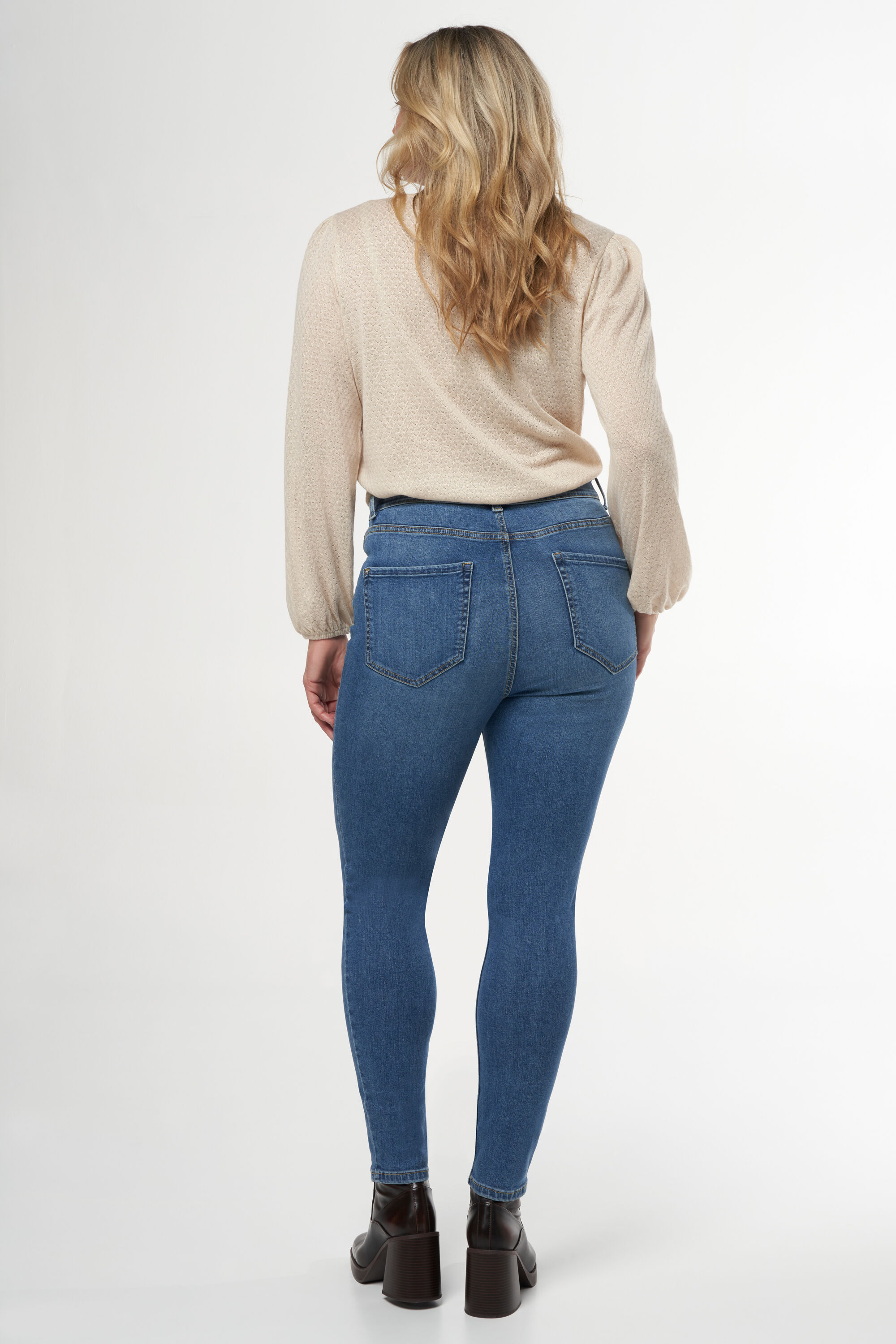 Skinny-Leg-Jeans mit hoher Taille CHERRY image number 3