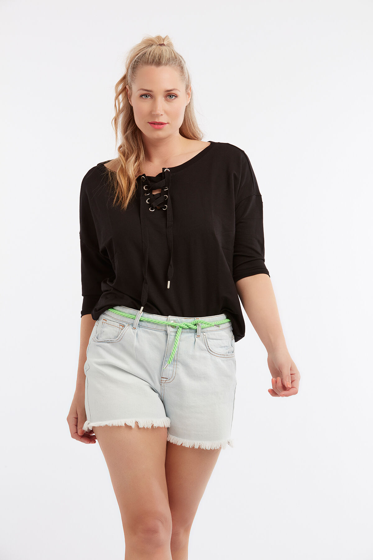 Gebleichte Shorts mit ausgefransten Kanten image number 3