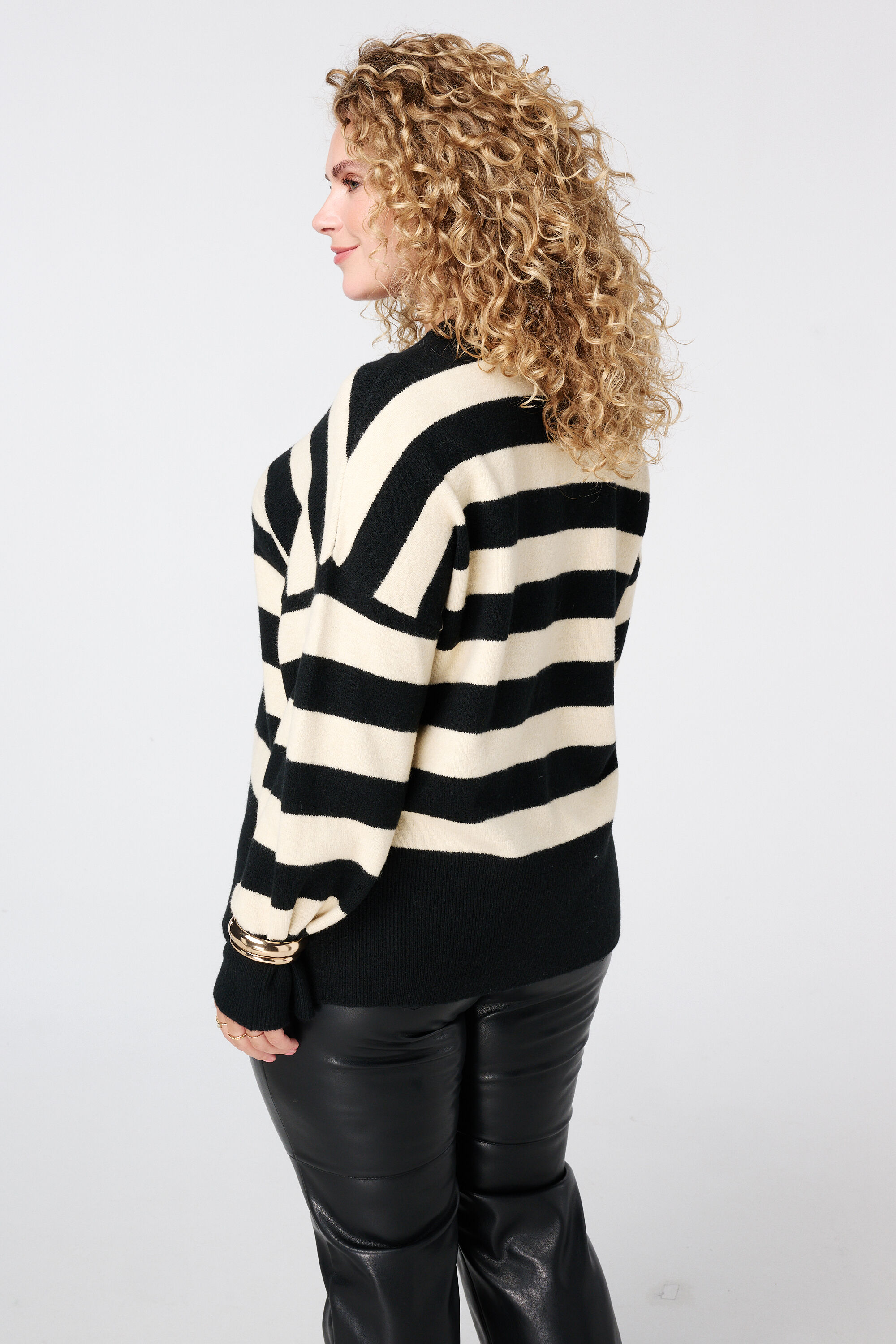 Strickpullover mit Streifen und Schlitz image number 3