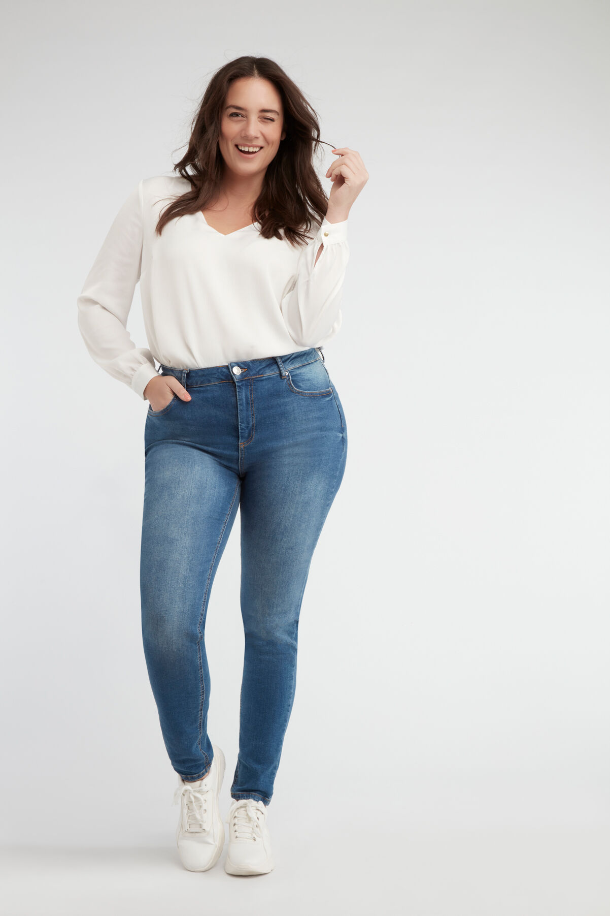 Slim-Leg Jeans IRIS  image number 7