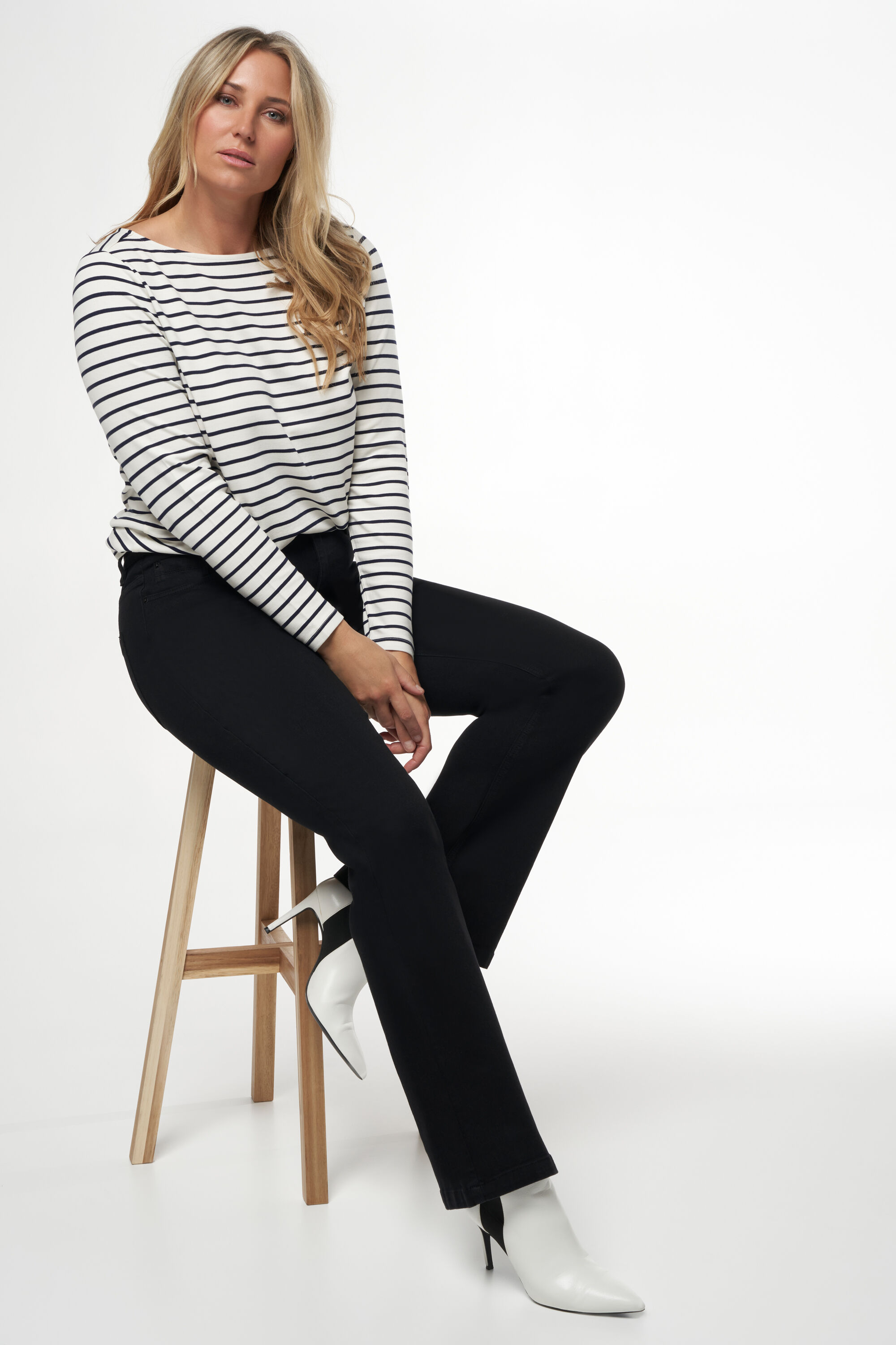 Gerade geschnittene Jeans LILY image number 6