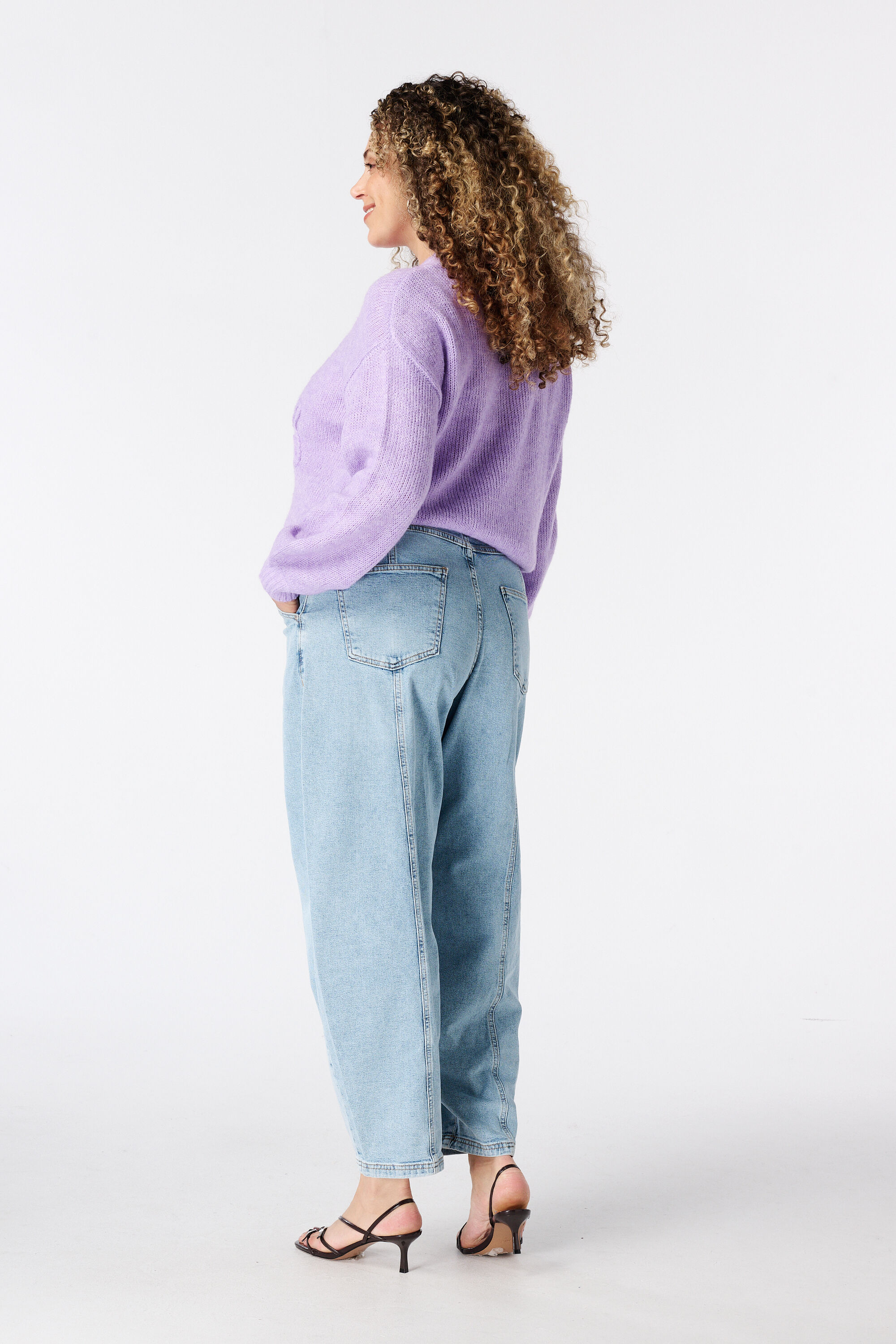 BarrelJeans mit Ziern&auml;hten image number 3