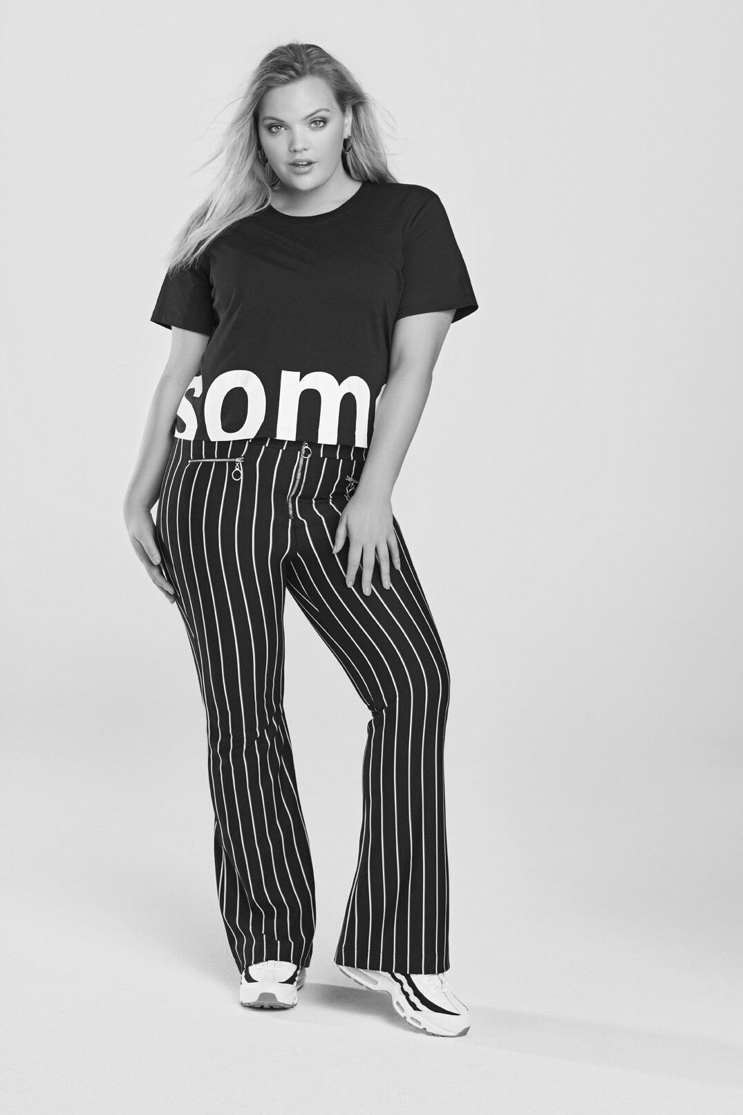 Gestreifte, ausgestellte Hose image number 4