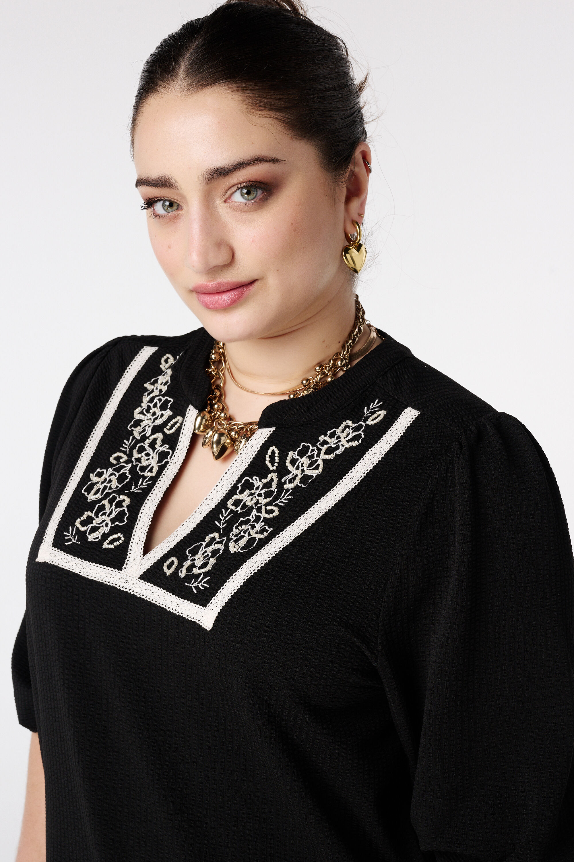 Top mit Stickerei und V-Ausschnitt image number 4