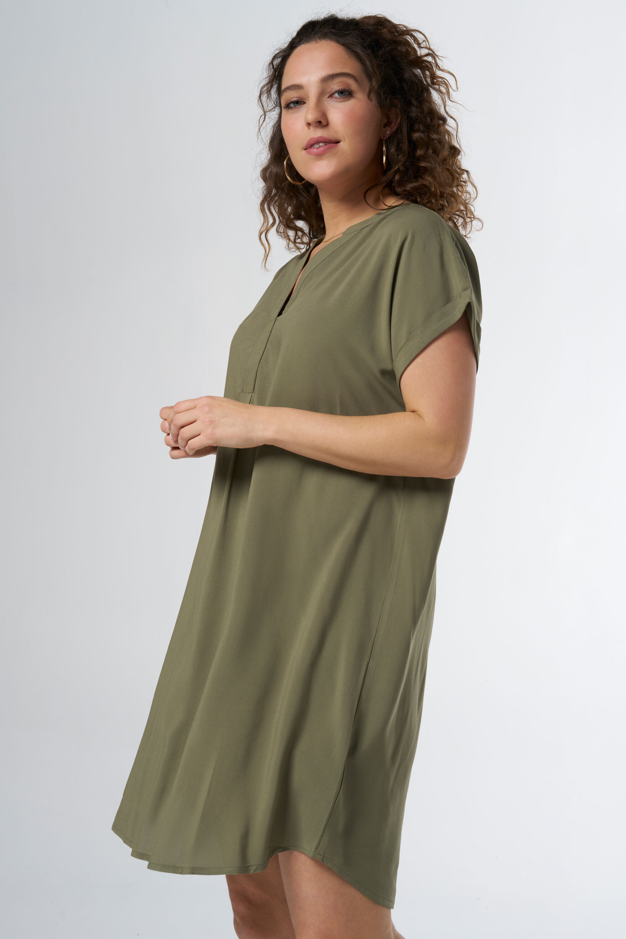 Weit geschnittenes Kleid mit V-Ausschnitt  image number 5