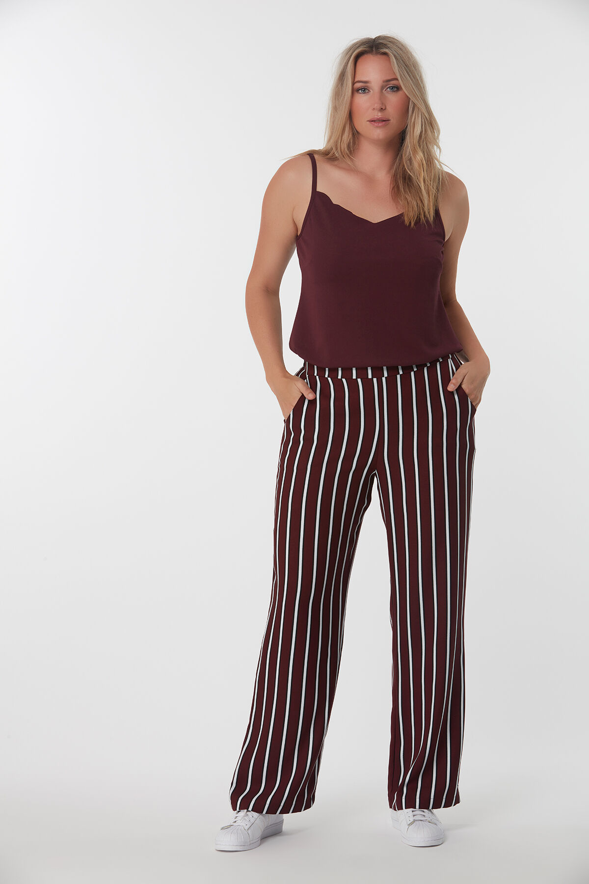 Gestreifte Hose mit weitem Bein image number 4