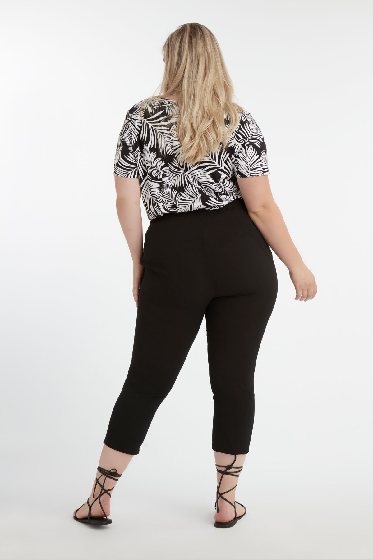 Hose in lockerer Passform image number 4