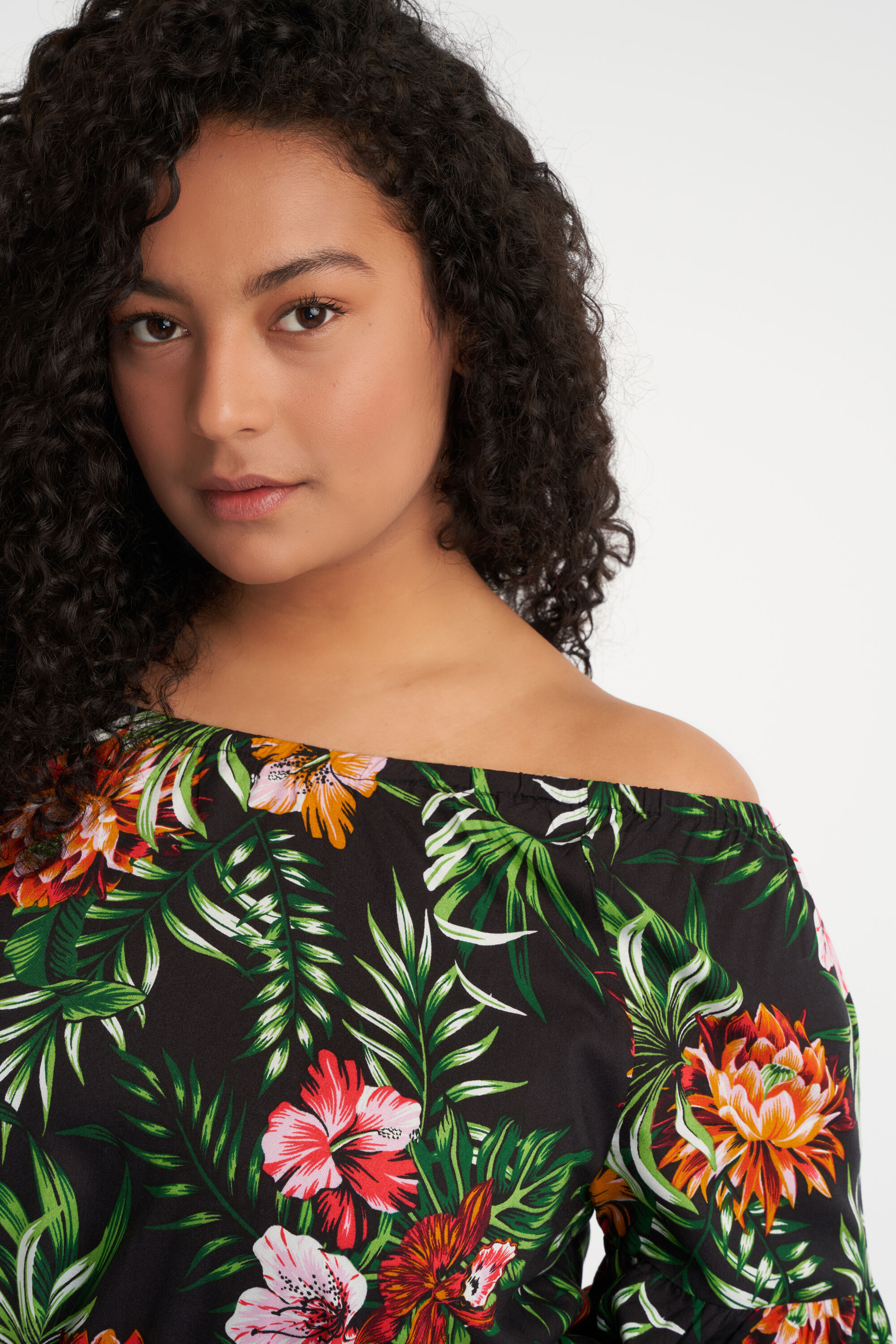 Schulterfreies Kleid mit Print image number 4