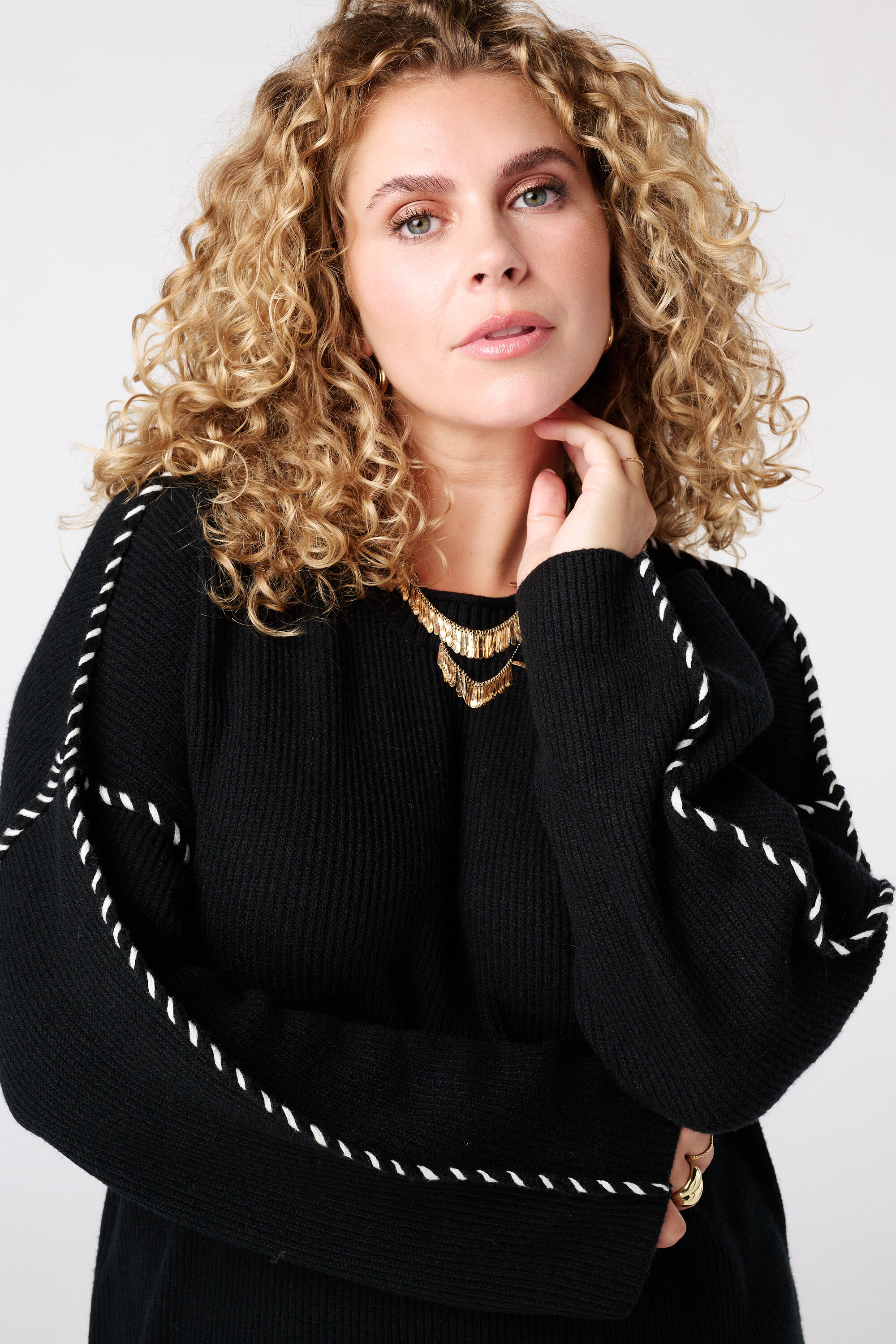 Strickkleid mit Ziern&auml;hten image number 4