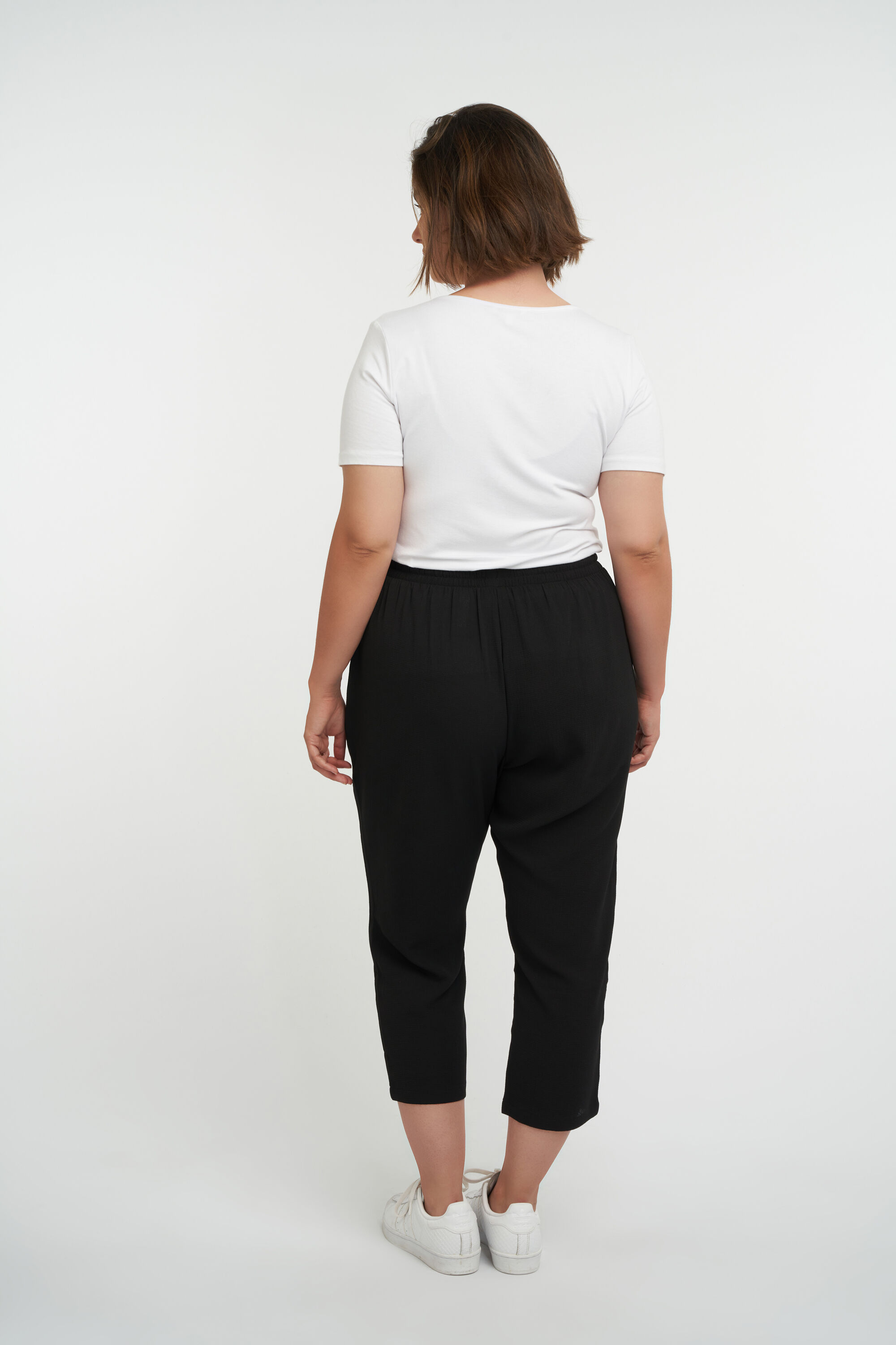 Hose in lockerer Passform image number 3