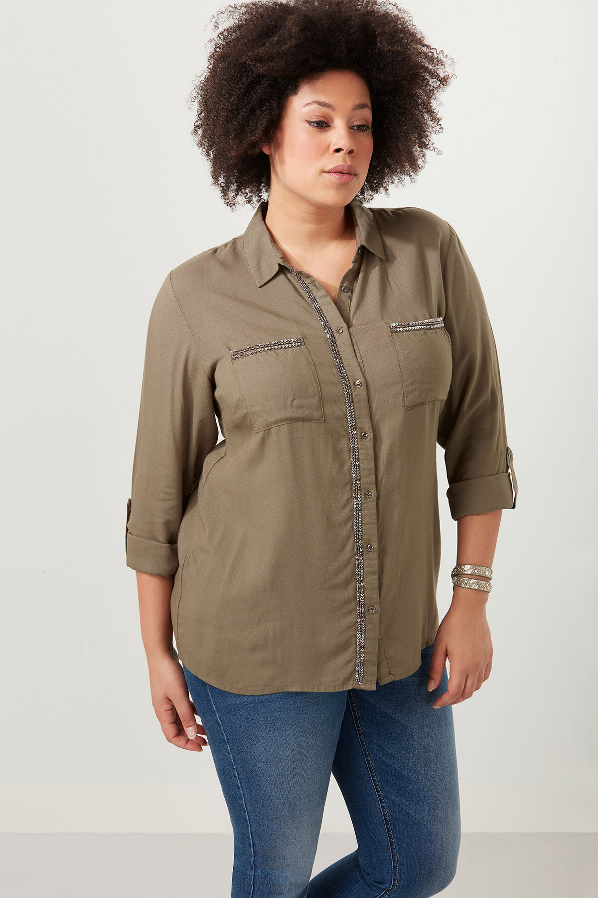 Bluse mit Pailletten und Perlen image number 0