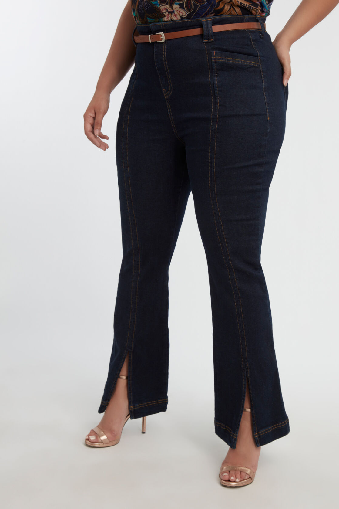 High Waist Jeans mit Schlitzen image number 3
