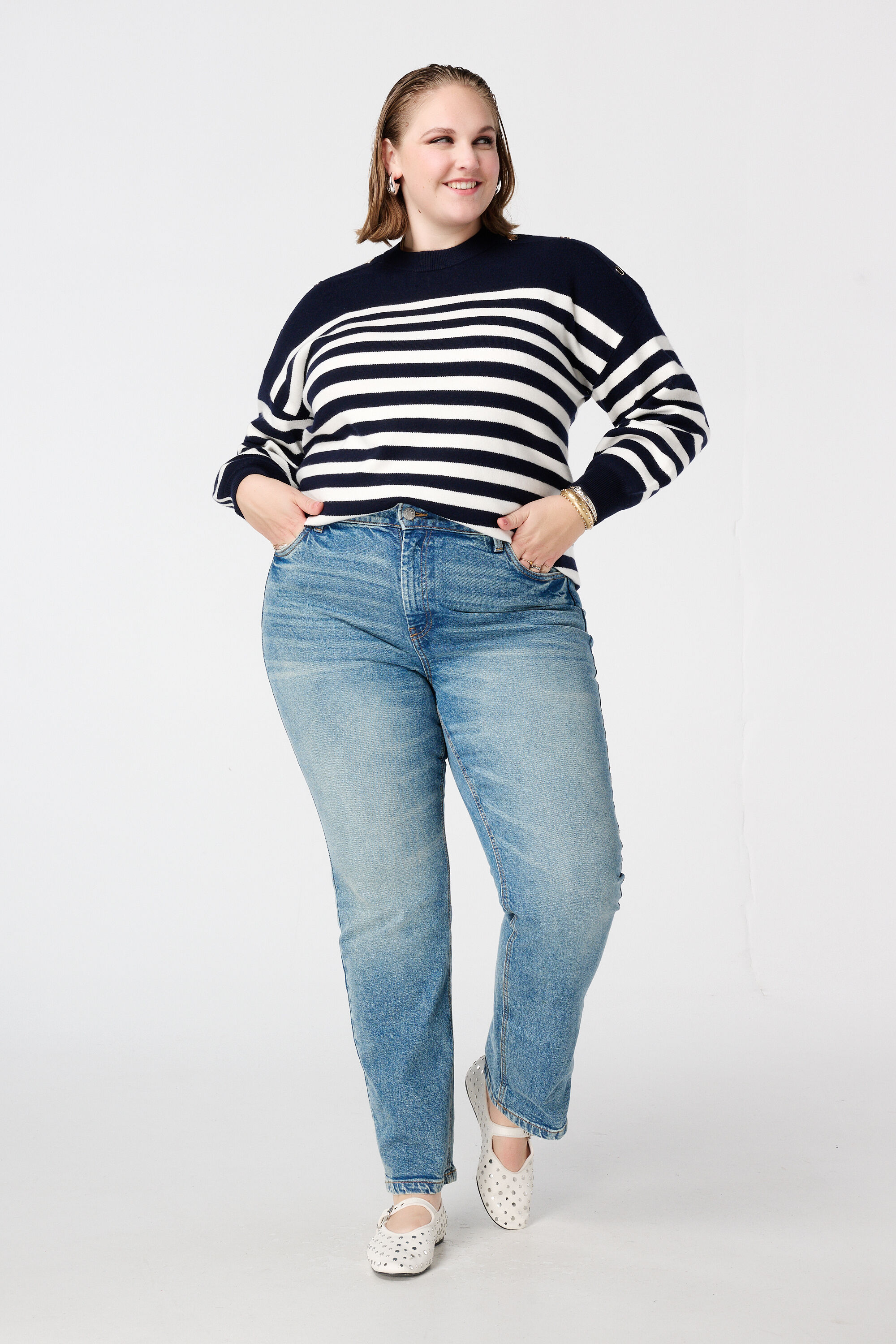 Gestreifter Pullover mit Knopfdetails image number 5