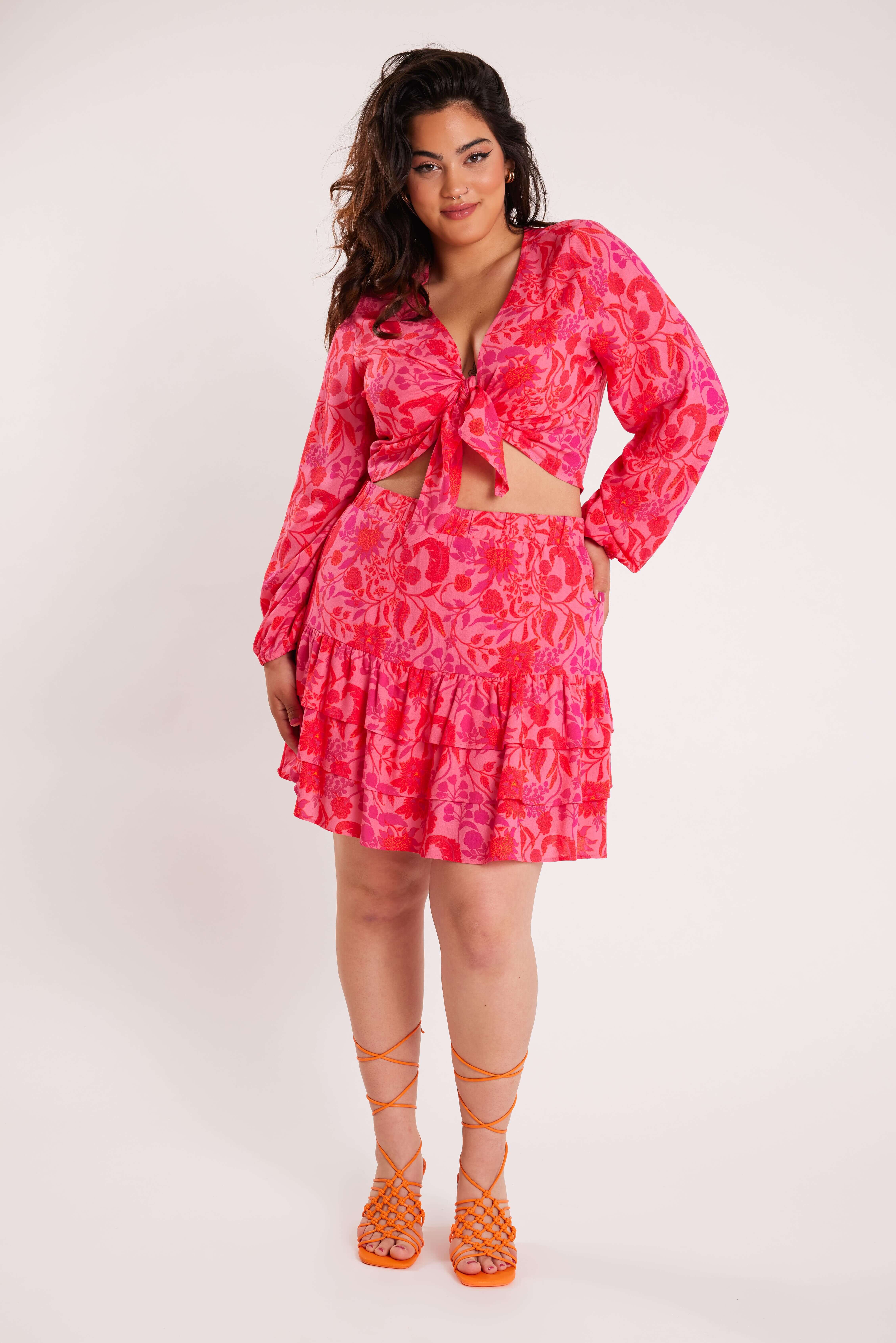 Kurzes Top mit Knotenelement image number 7