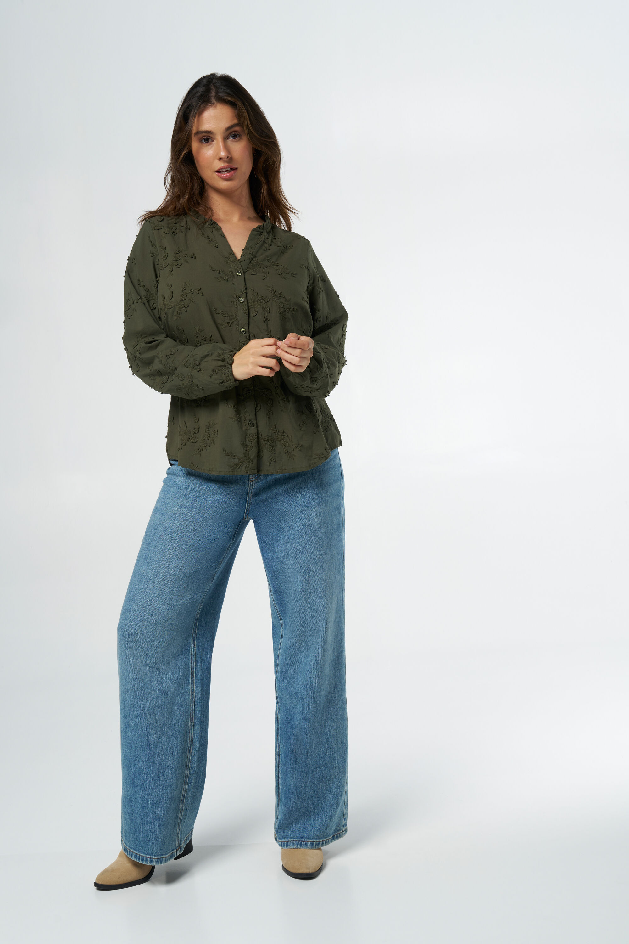 Bluse mit Stickerei image number 5