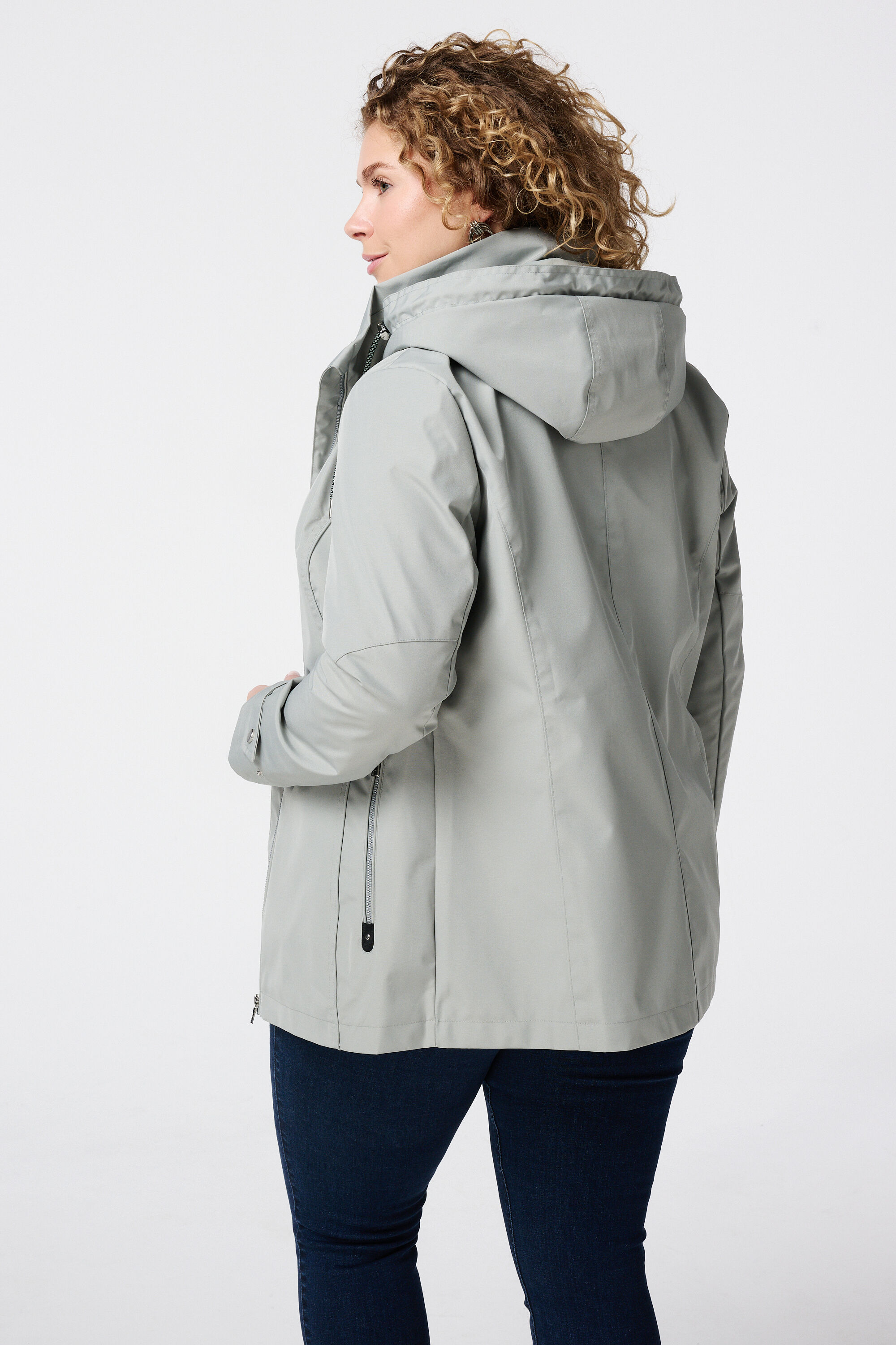 Regenmantel mit silbernen Verzierungen image number 3