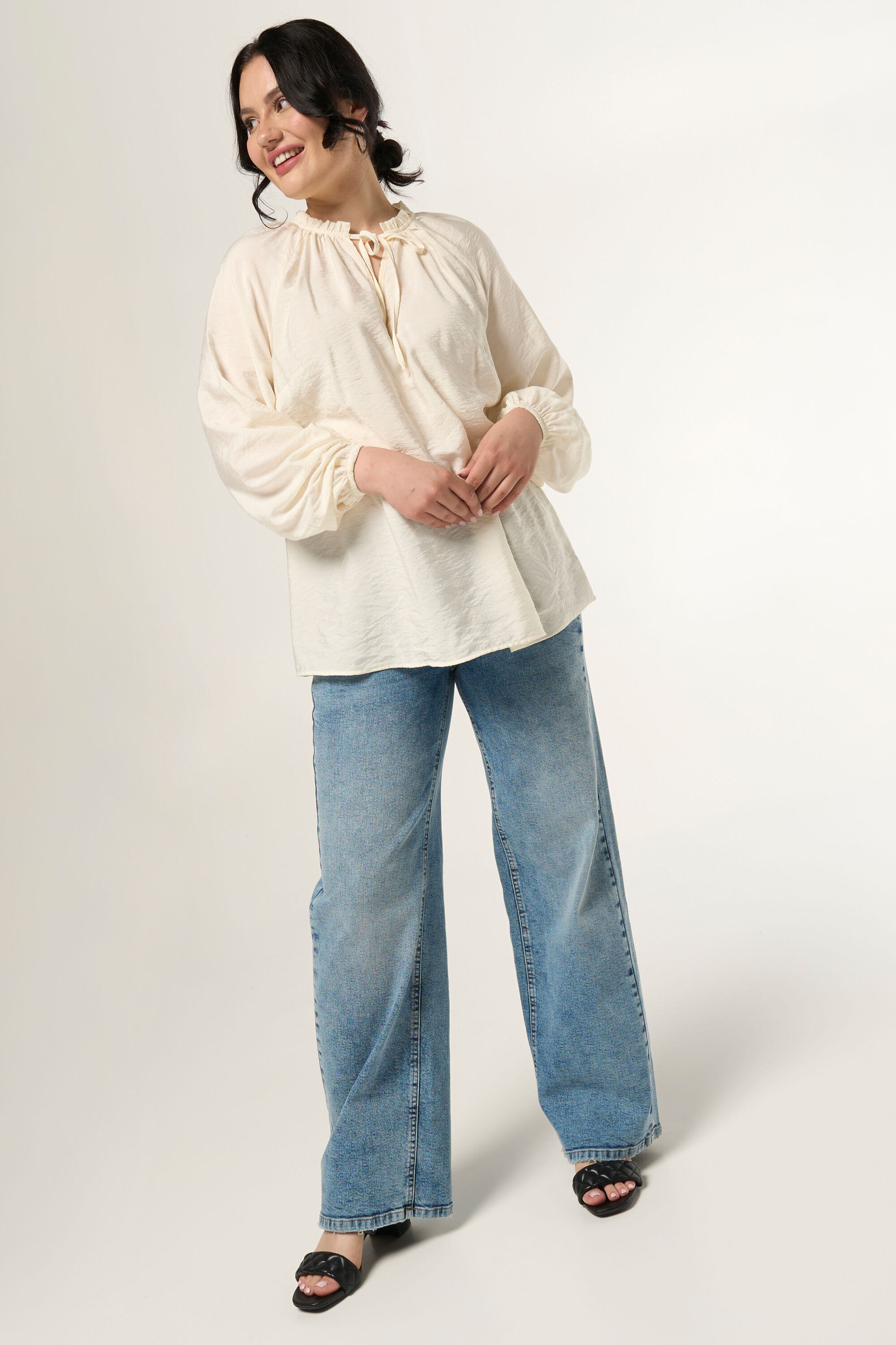 Bluse mit V-Ausschnitt image number 5