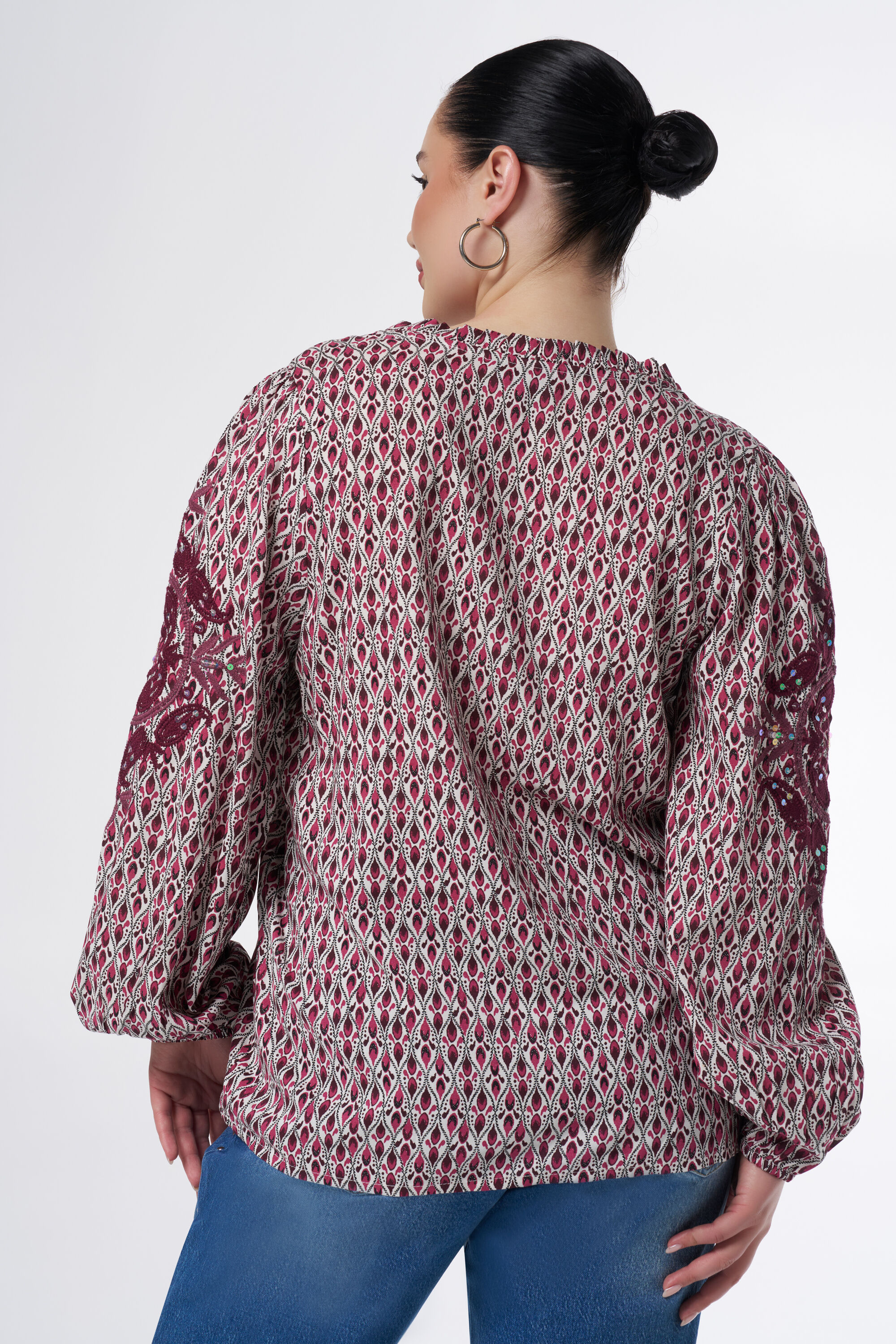 Bluse mit Stickerei  image number 3