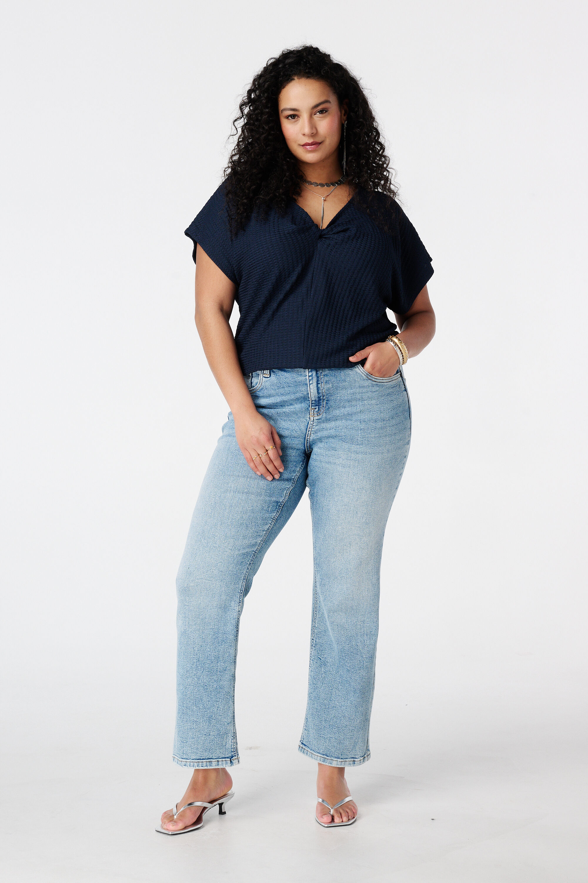 Straight Leg Jeans mit mittelhohem Bund