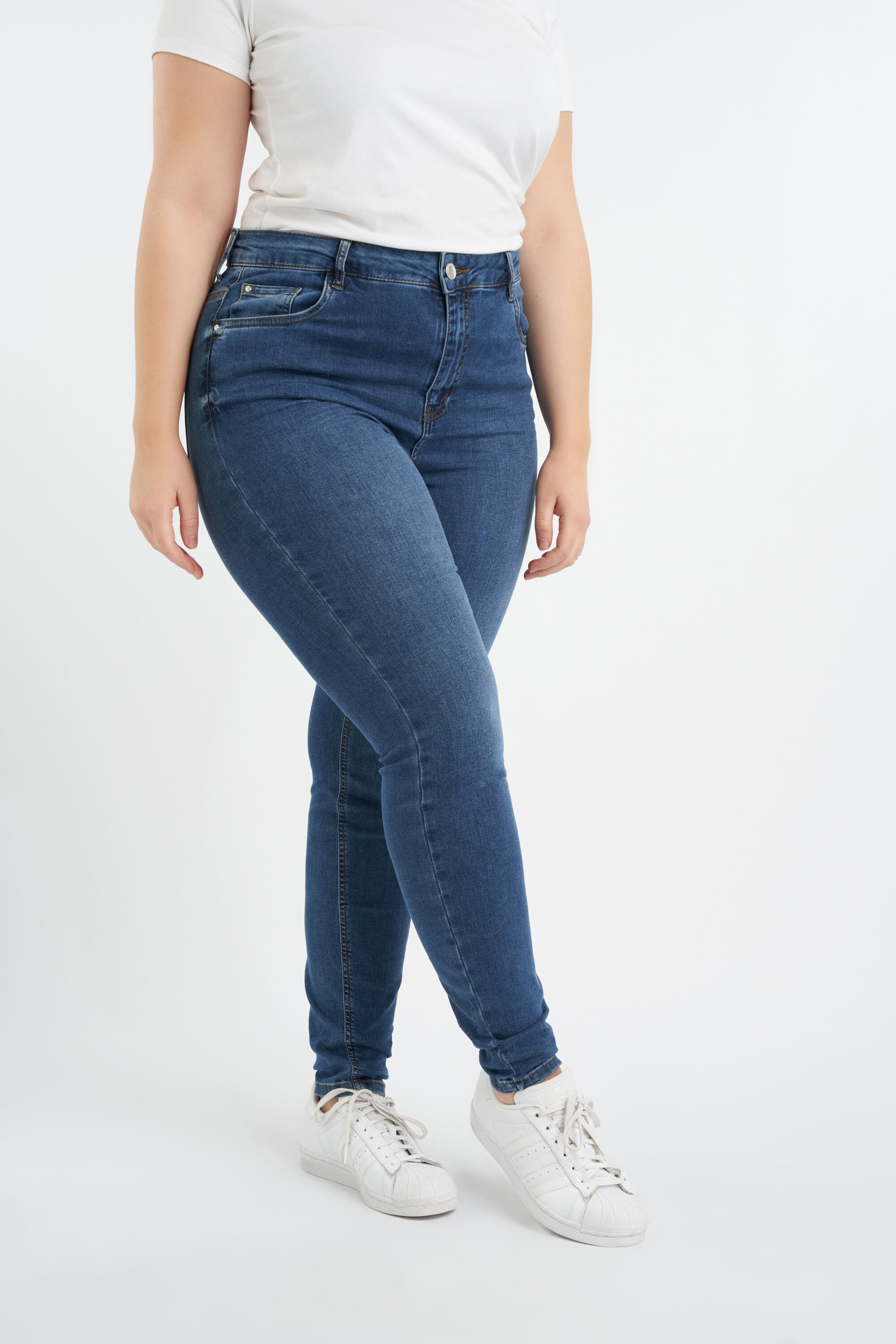 Skinny-Leg-Jeans mit hoher Taille CHERRY image number 4