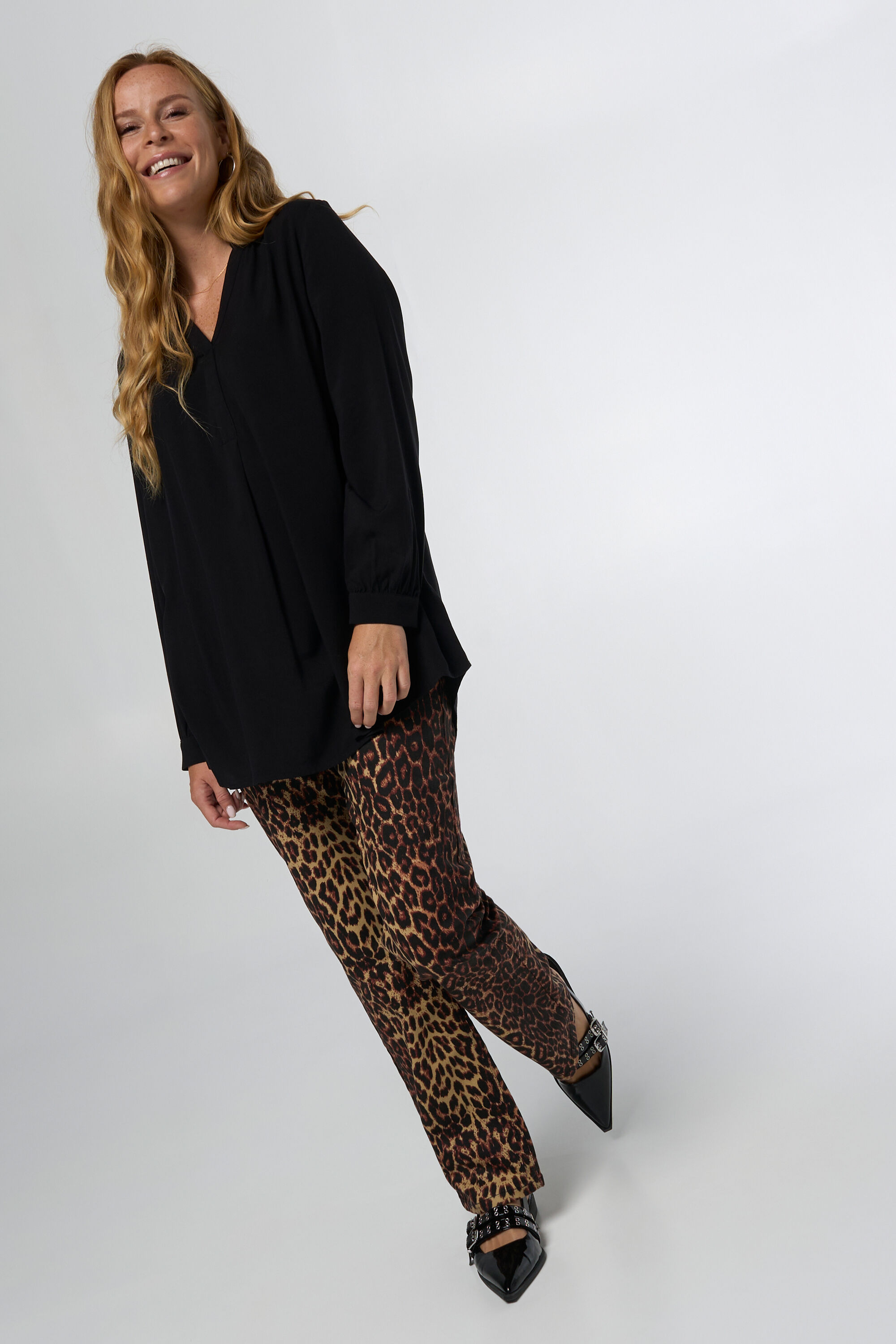 Bluse mit V-Ausschnitt image number 5