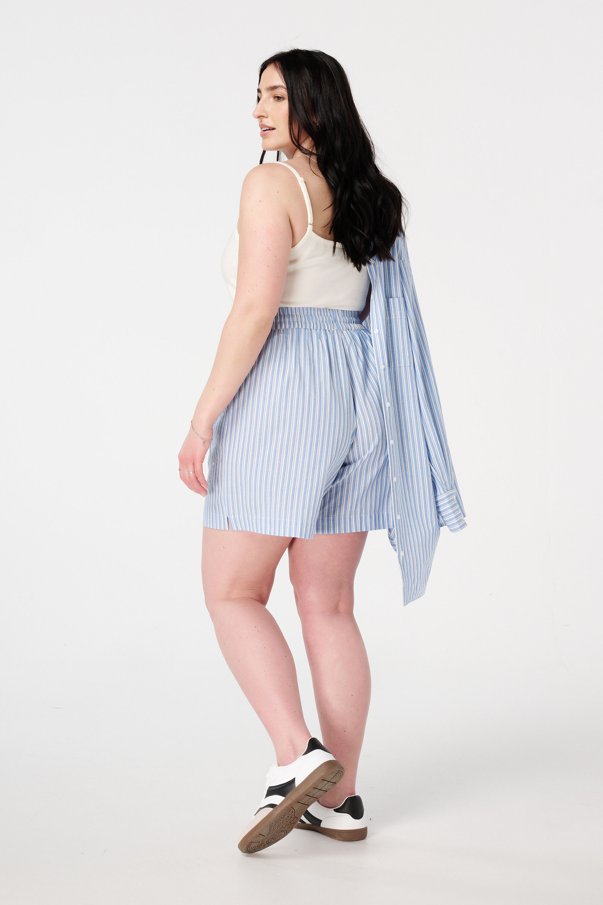 Gestreifte Shorts mit elastischem Bund image number 3