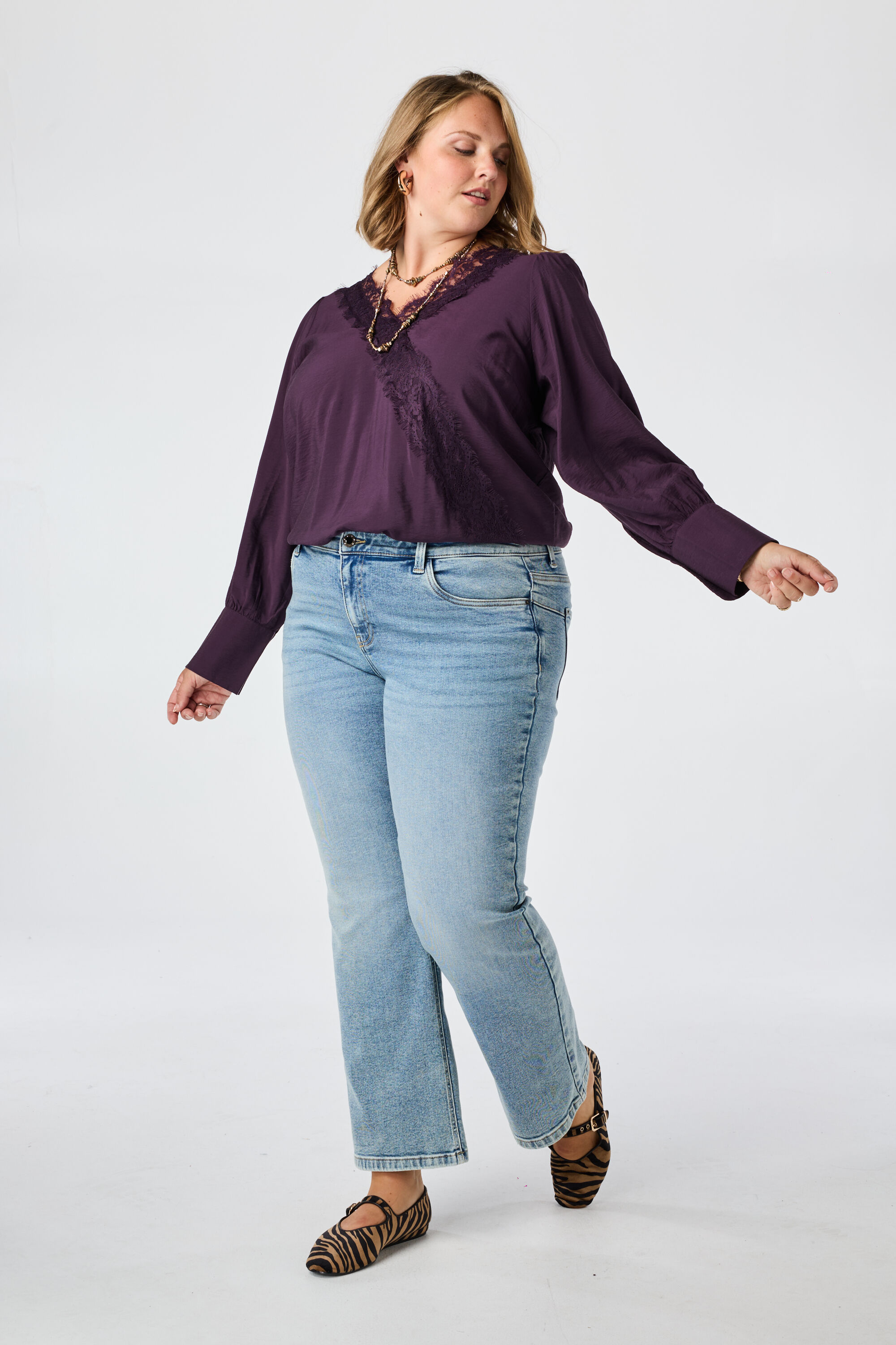 Bluse mit Spitzendetails image number 5