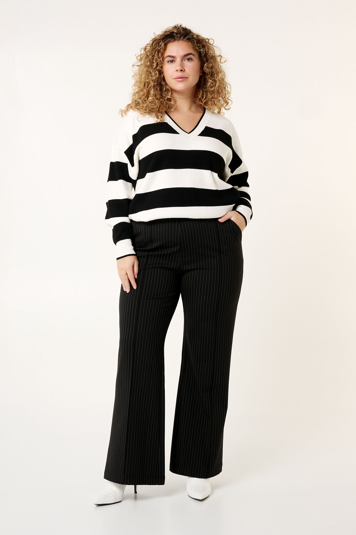 Hose mit Kreidestreifen und weitem Bein image number 6