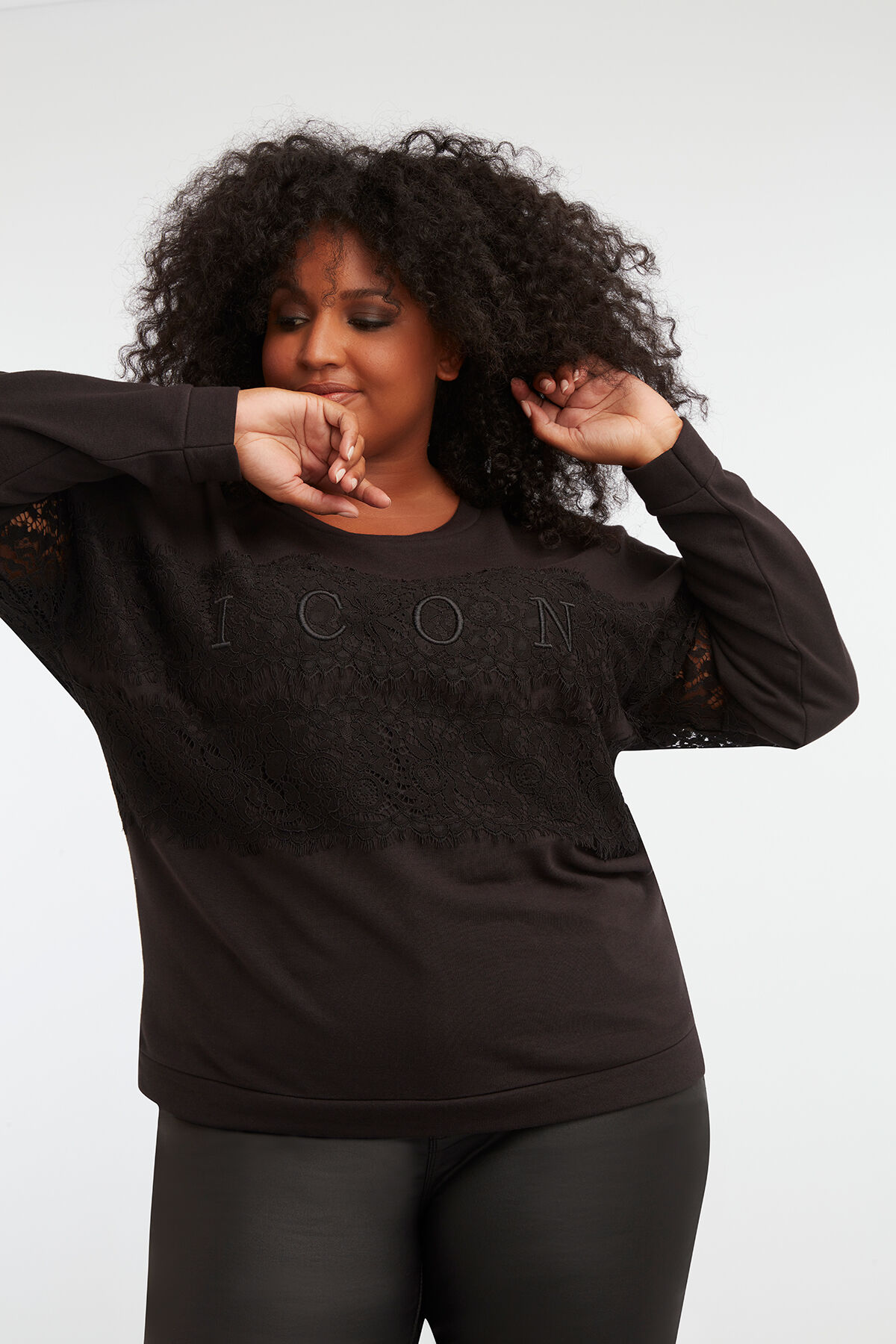 Sweatshirt mit Spitzenelementen image number 3