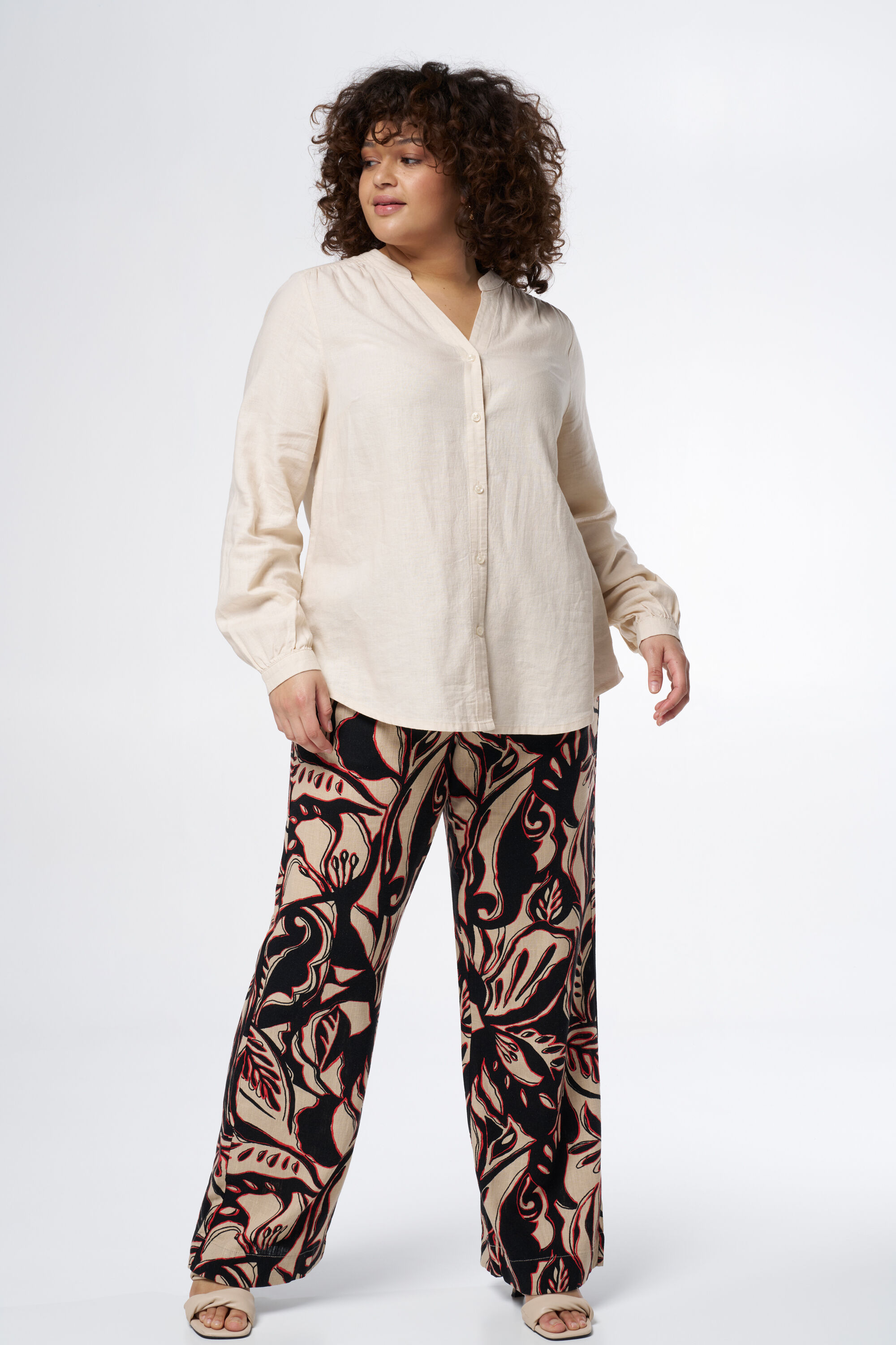 Bluse mit V-Ausschnitt image number 5