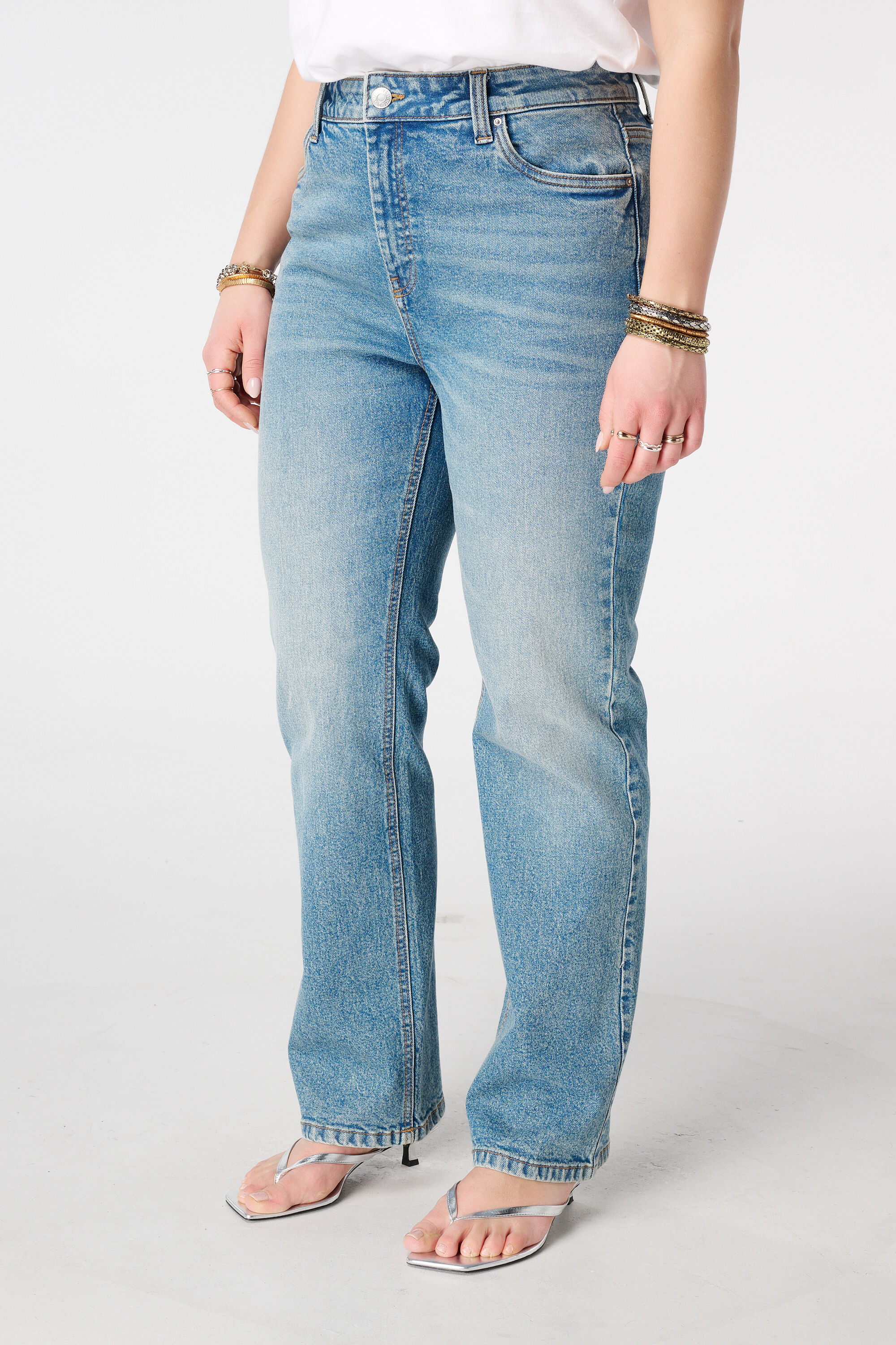 Straight Leg Jeans mit Mid Waist image number 5