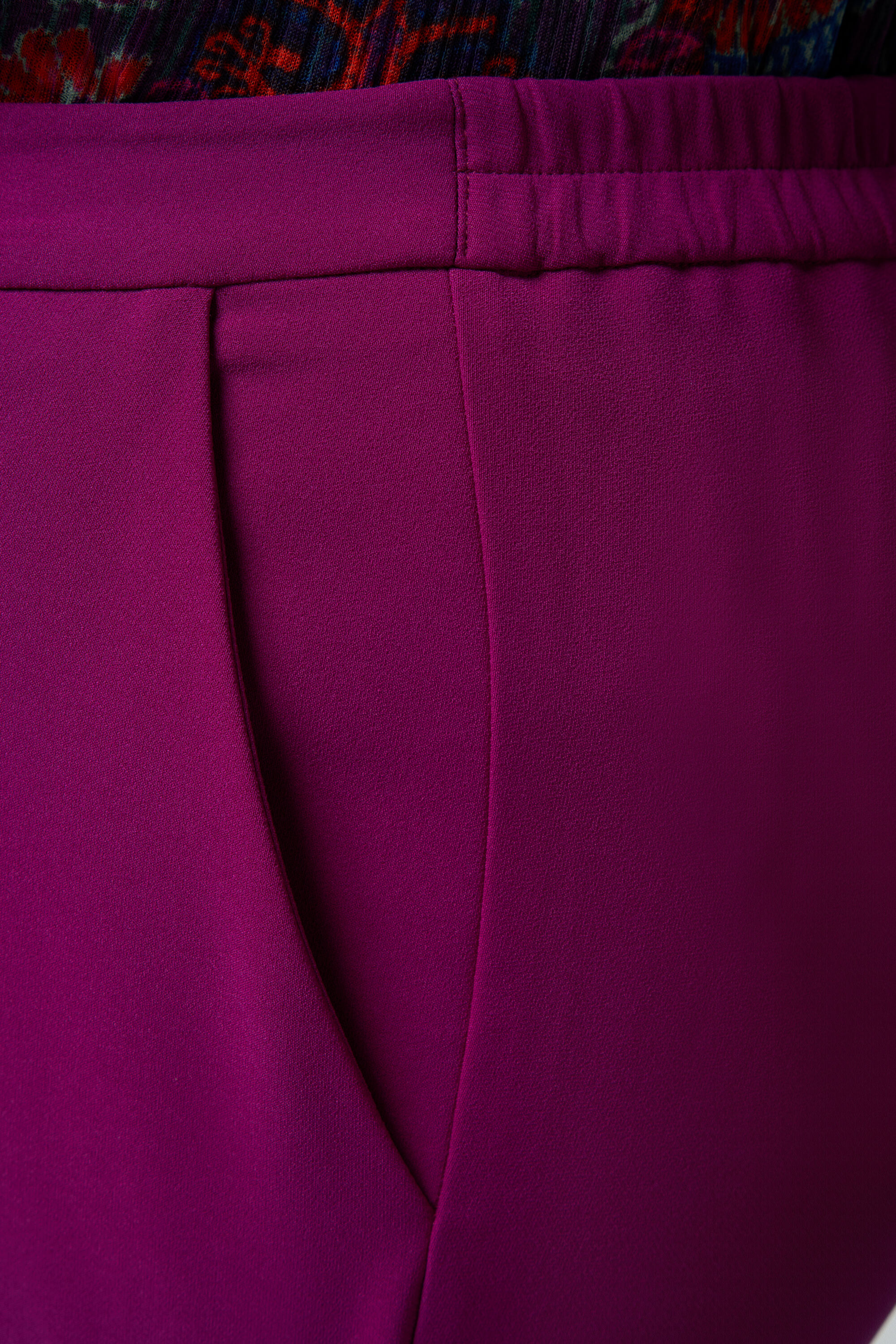 Eng anliegende Hose image number 4