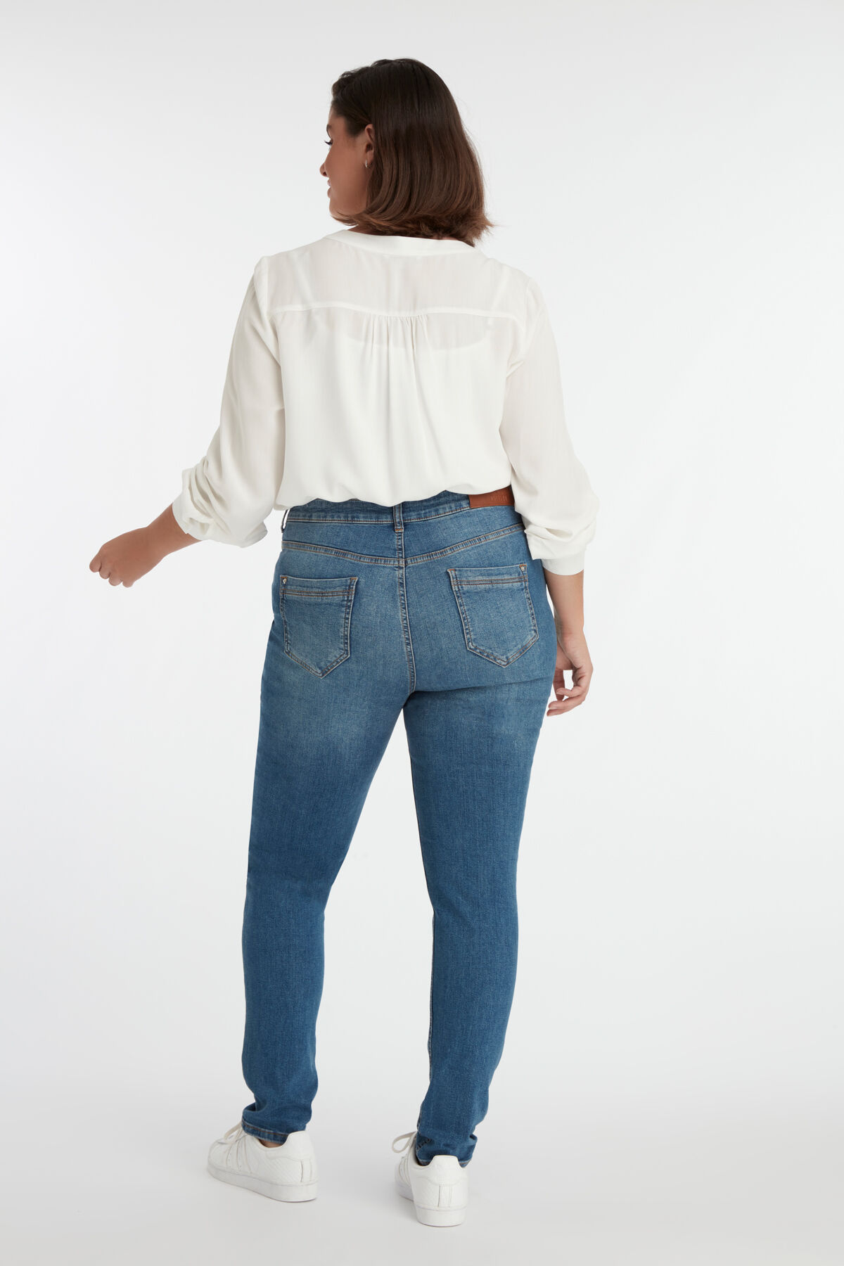 Slim-Leg Jeans IRIS  image number 5