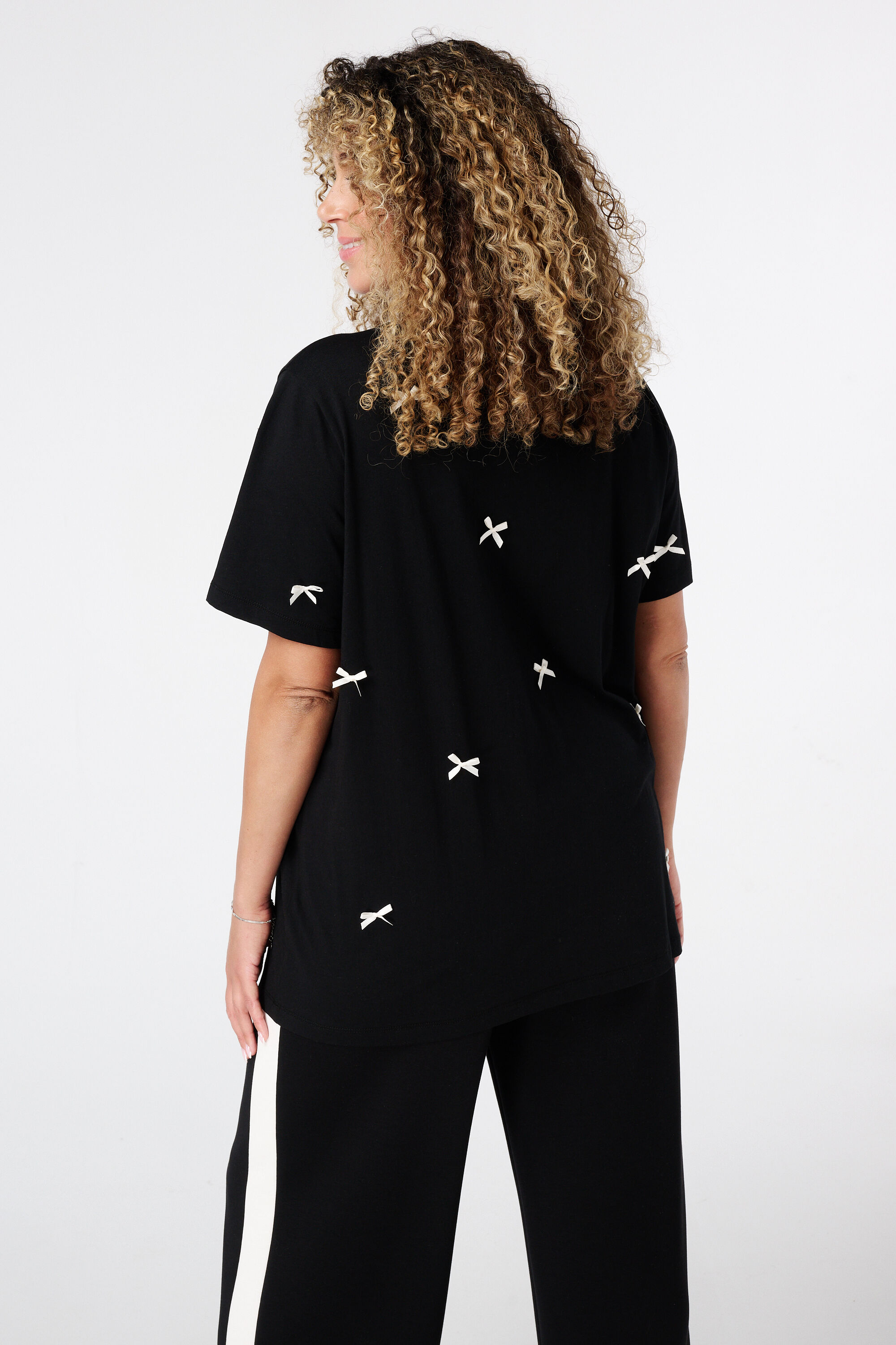 T-Shirt mit Schleifendetail image number 3