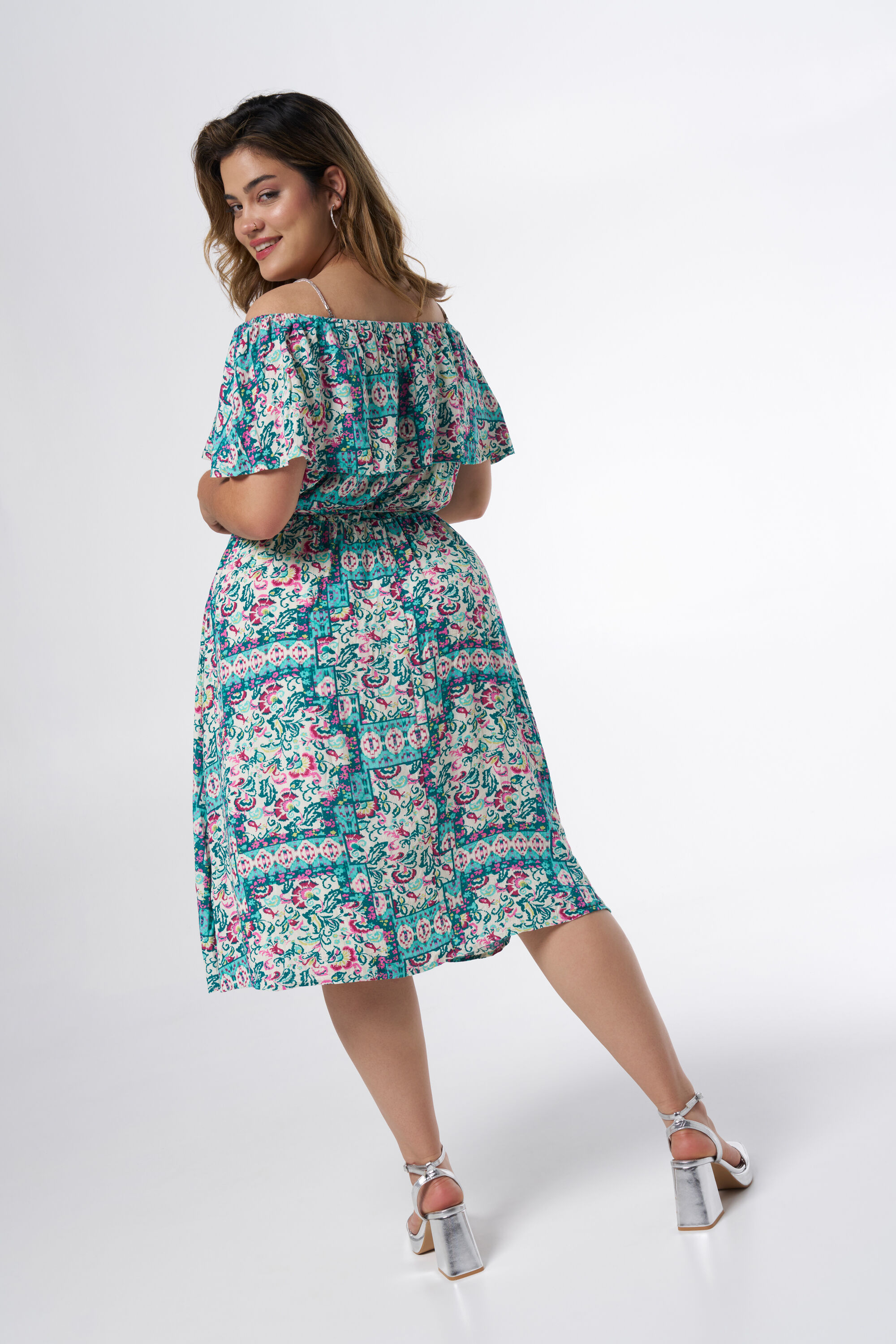 Schulterfreies Kleid mit Schleifendetail image number 3