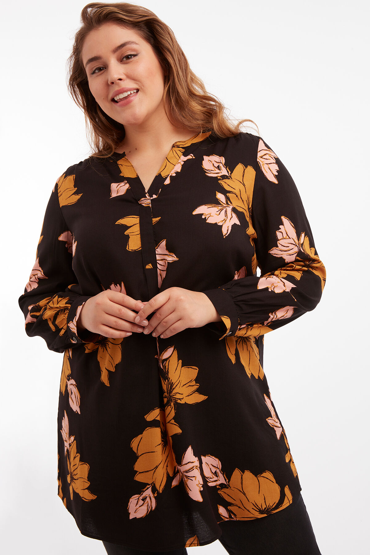 Tunika-Bluse mit floralem Print image number 4