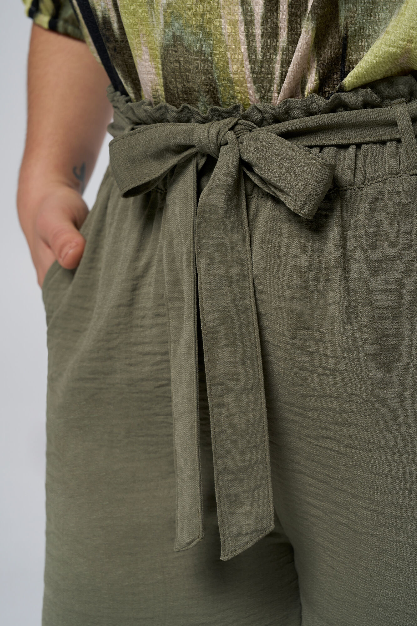 Hose mit weitem Bein und G&uuml;rtel image number 4