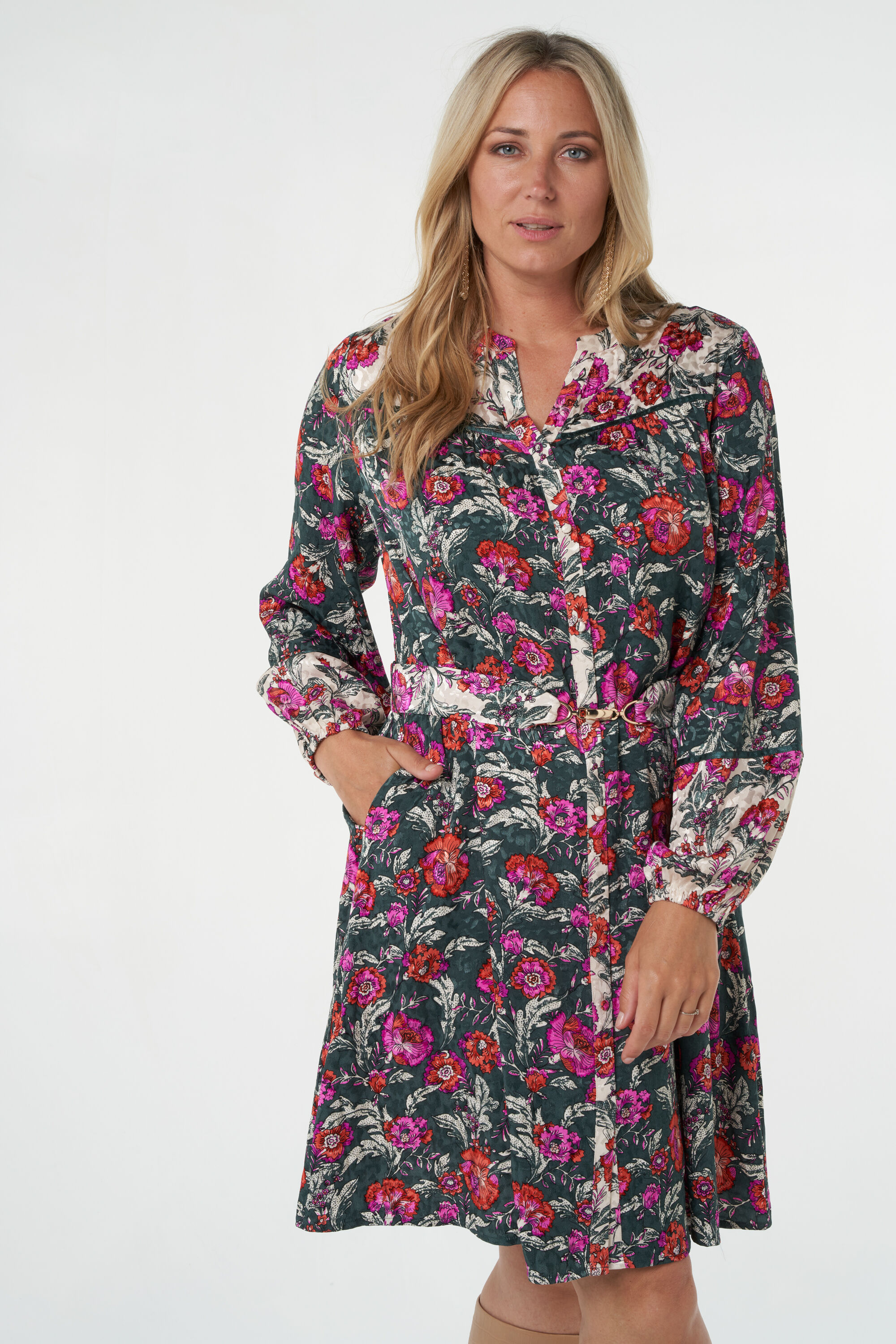 Kleid mit passendem G&uuml;rtel  image number 6