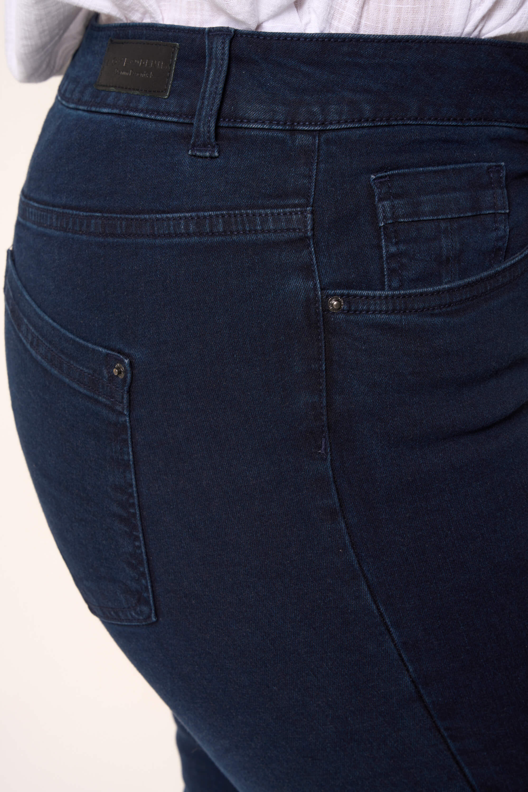 Straight-Leg Jeans LILY image number 4